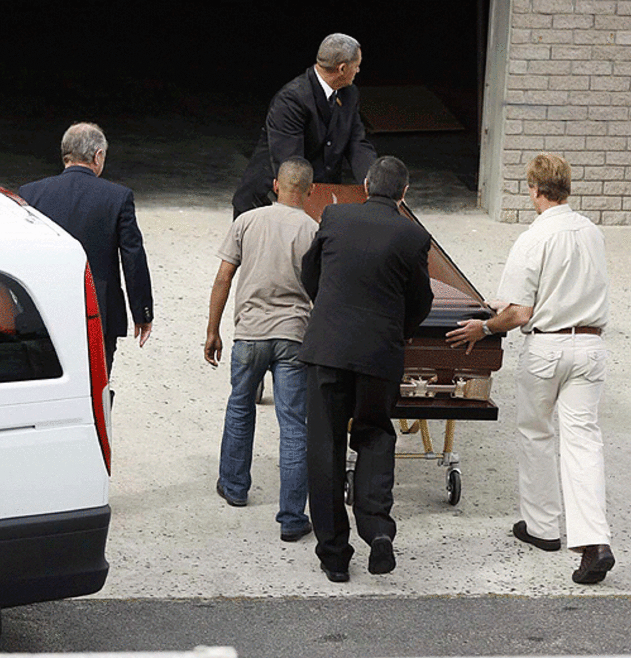 Workers unload the casket containing Bob Woolmer's body at Cape Town International airport, April 29, 2007