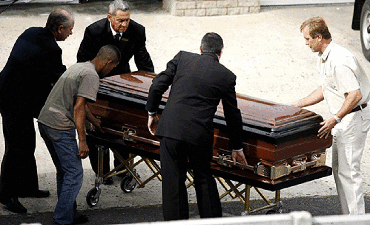 Bob Woolmer's body arrives in a wooden casket at Cape Town, April 29, 2007