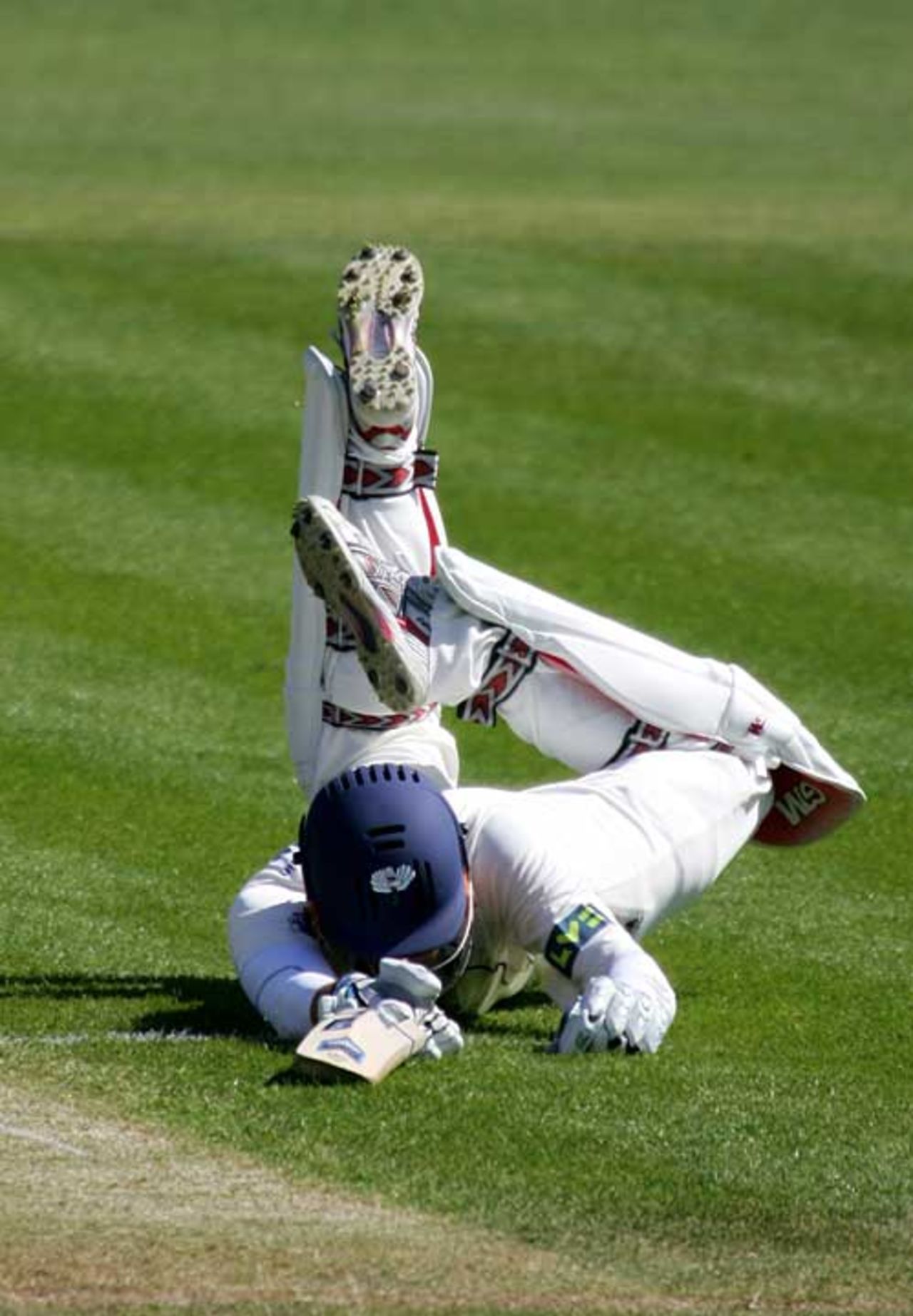 Michael Vaughan dives to make his ground, Hampshire v Yorkshire, County Championship, Division One, The Rose Bowl, May 2, 2007