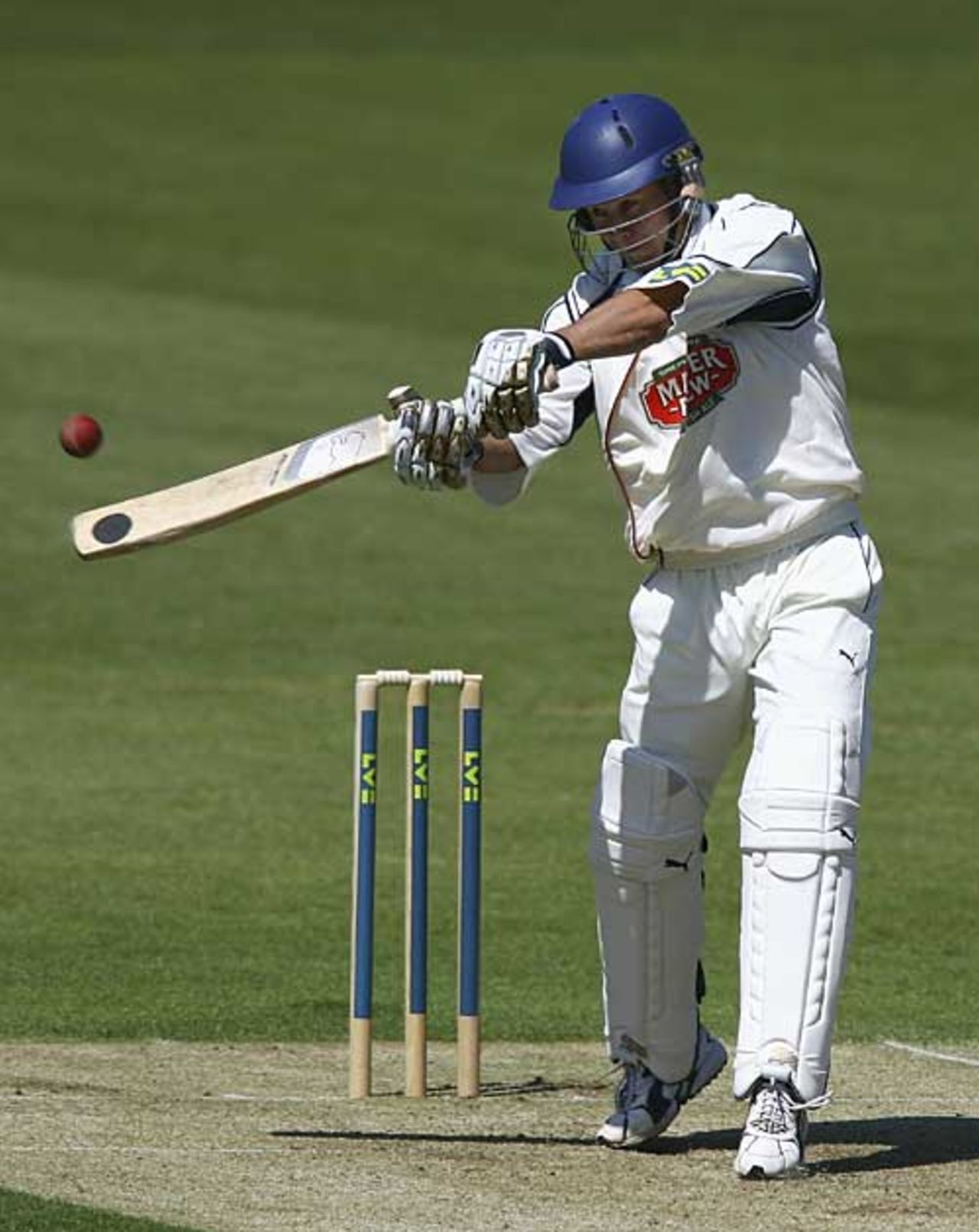 Geraint Jones opens his shoulders after Kent lose early wickets, Kent v Sussex, County Championship, Division One, Canterbury, May 2, 2007