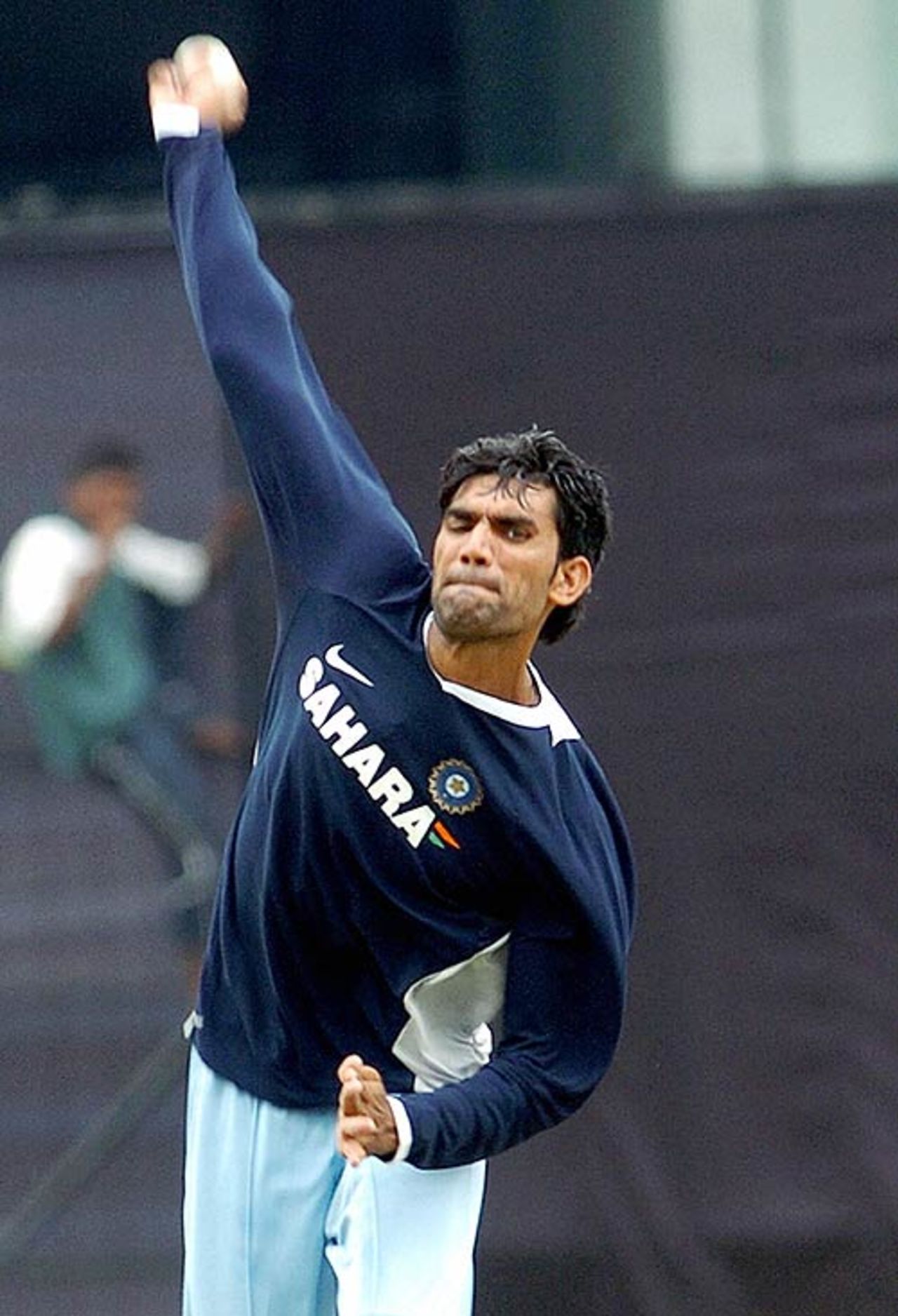 Munaf Patel gears up for the first ODI against Bangladesh, Mirpur Cricket Stadium, Dhaka, May 9, 2007