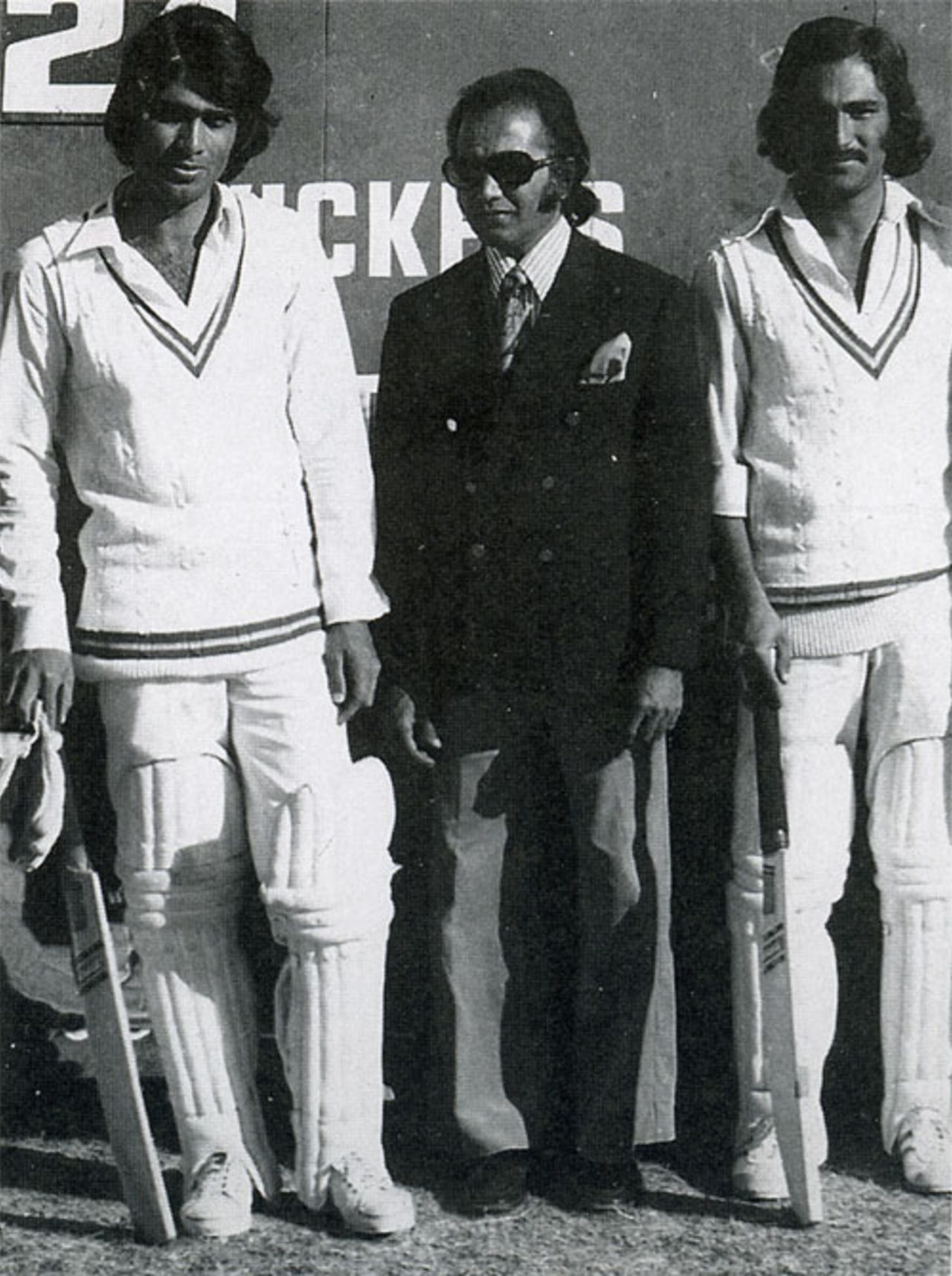 Waheed Mirza (324) and Mansoor Akhtar (224*) pose with Hanif Mohammad after posting a world-record 561 for the first wicket for Karachi Whites against Quetta, February 8, 1977