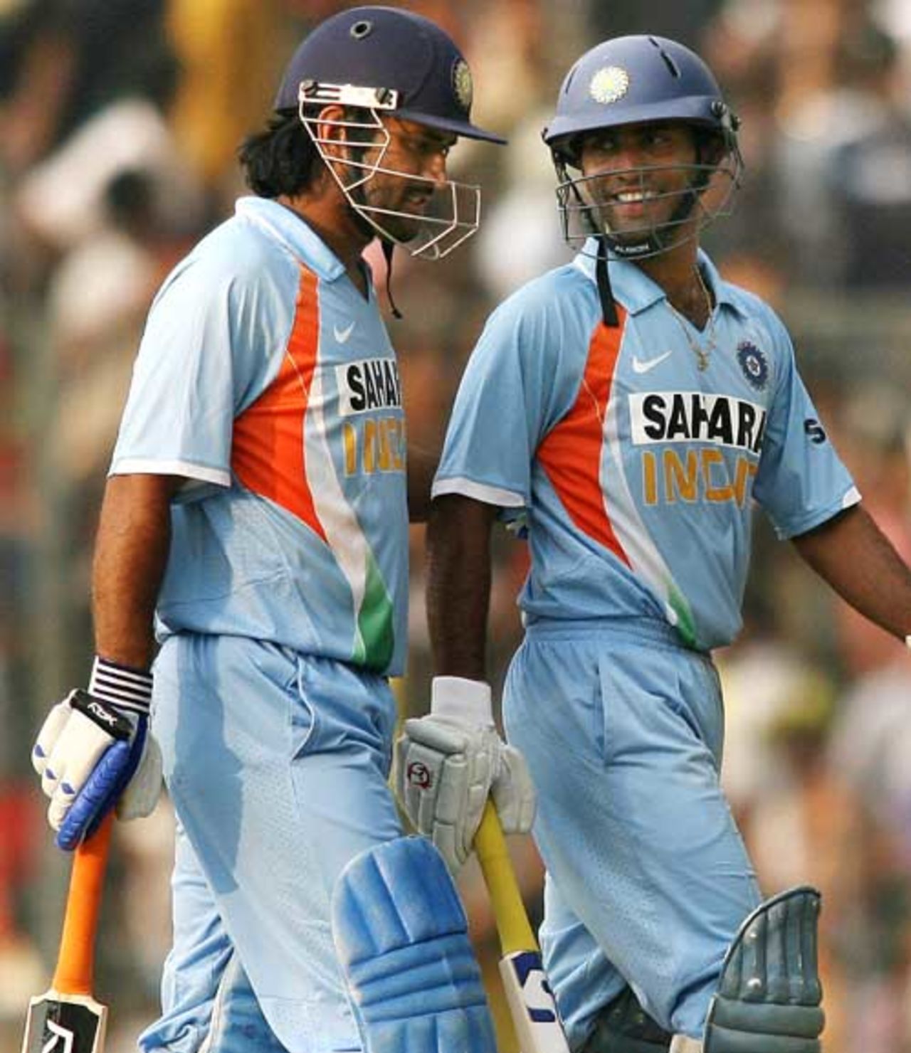 Mahendra Singh Dhoni and Dinesh Karthik shared an unbroken partnership of 107 in India's five-wicket win, Bangladesh v India, 1st ODI, Mirpur, May 10, 2007