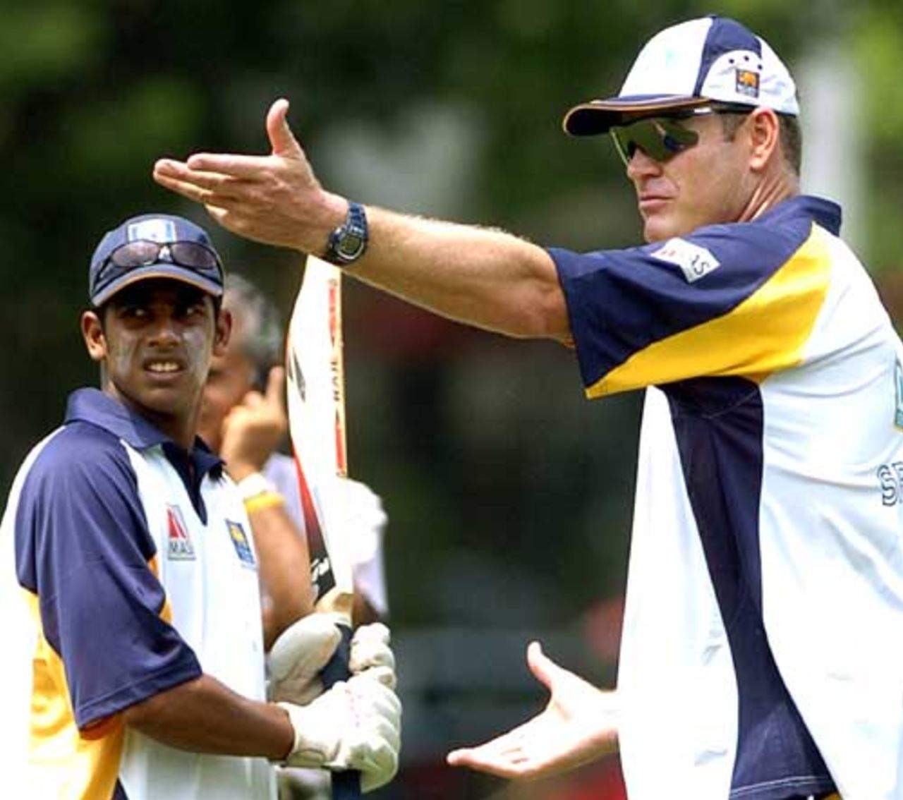 Tom Moody  directs Sri Lankan training as Malinda Warnapura looks on, Chittagong, May 14, 2007