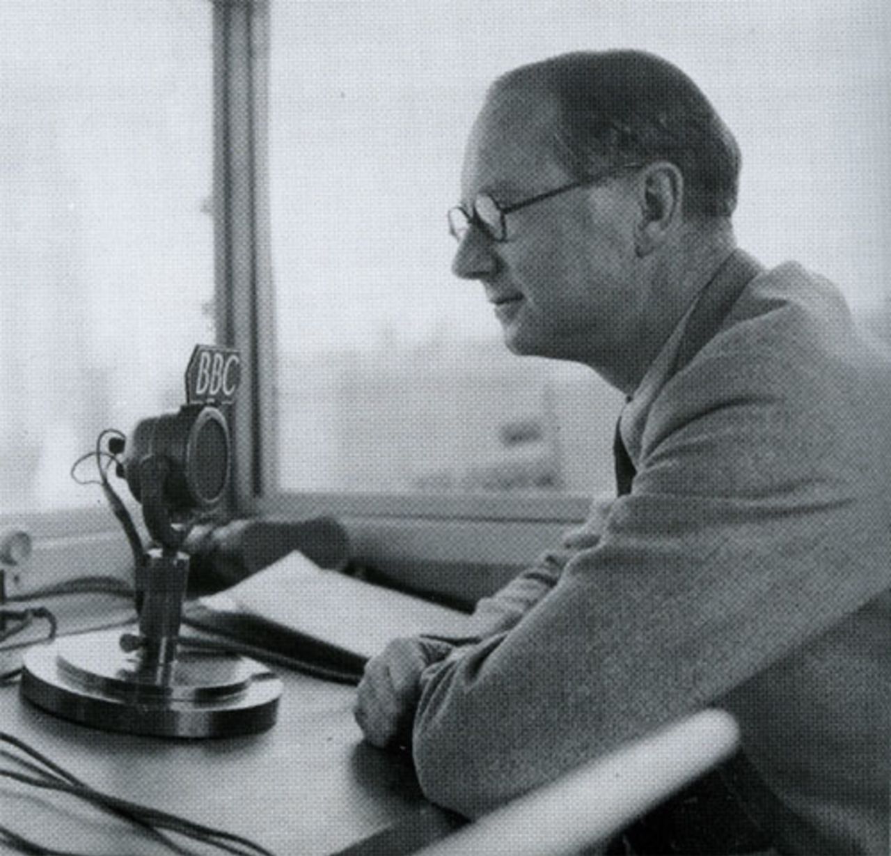 Rex Alston commentating in 1957