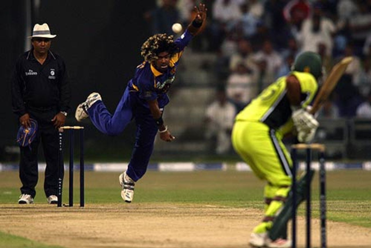 Lasith Malinga lets it rip at the start of Pakistan's innings, Pakistan v Sri Lanka, 1st ODI, Abu Dhabi, May 18, 2007