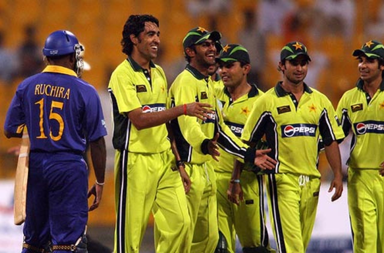 Pakistan celebrate their win, Pakistan v Sri Lanka, Abu Dhabi, May 20, 2007