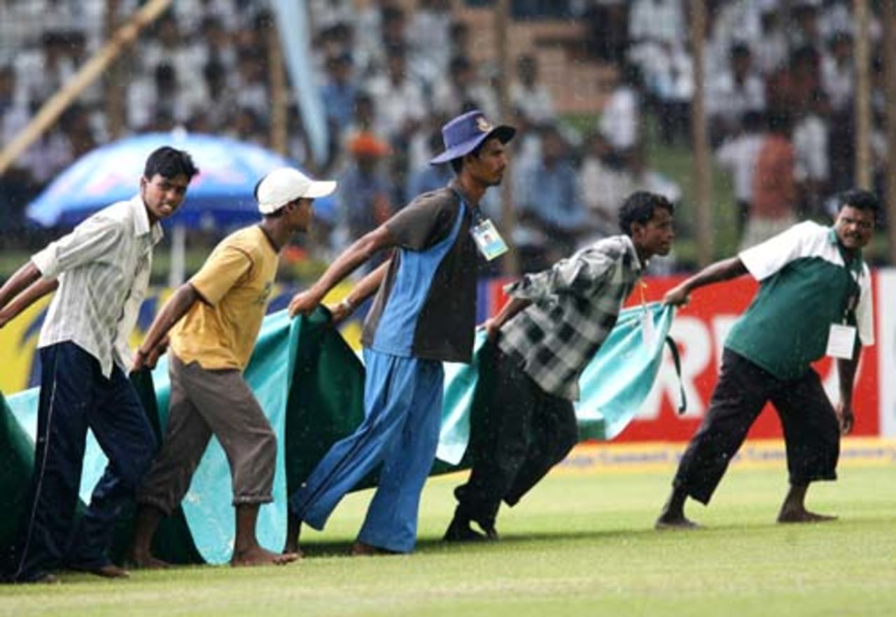 Groundstaff bring on the covers at Chittagong, Bangladesh v India, 1st Test, Chittagong, 4th day, May 21, 2007