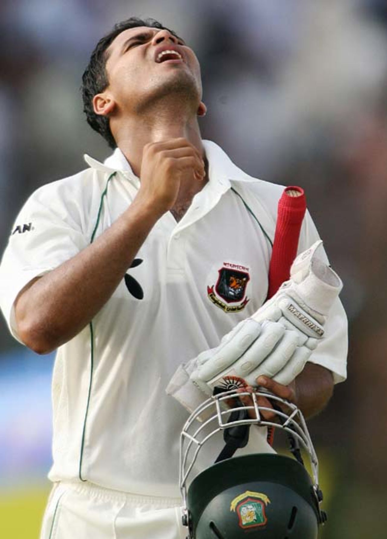 Mashrafe Mortaza is disappointed after falling for 79, Bangladesh v India, 1st Test, Chittagong, 4th day, May 21, 2007