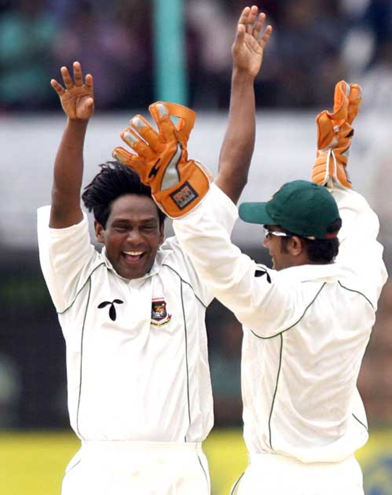 Mohammad Rafique and Khaled Mashud celebrate the dismissal of  Sachin Tendulkar, Bangladesh v India, 1st Test, Chittagong, 5th day