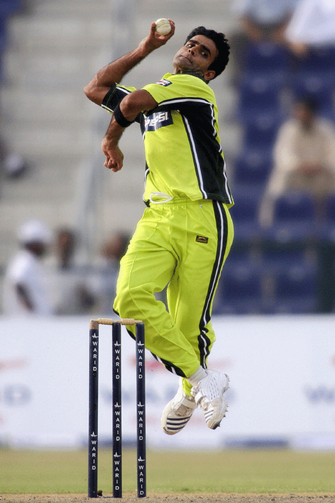 Iftikhar Anjum picked up three quick wickets after Sri Lanka chose to bat, Pakistan v Sri Lanka, 3rd ODI, Abu Dhabi, May 22, 2007