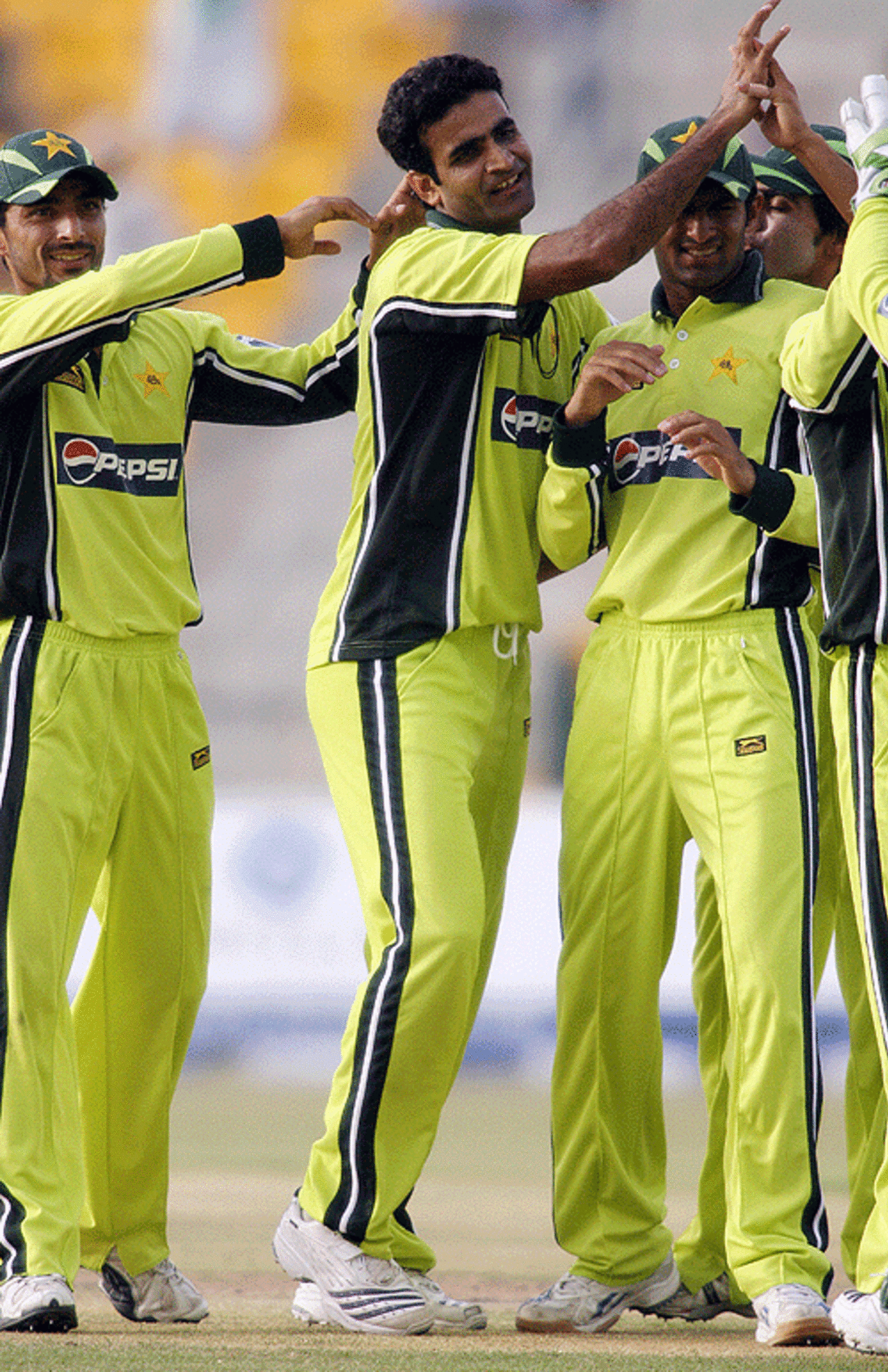 Iftikhar Anjum gets the high-fives after a strike, Pakistan v Sri Lanka, 3rd ODI, Abu Dhabi, May 22, 2007