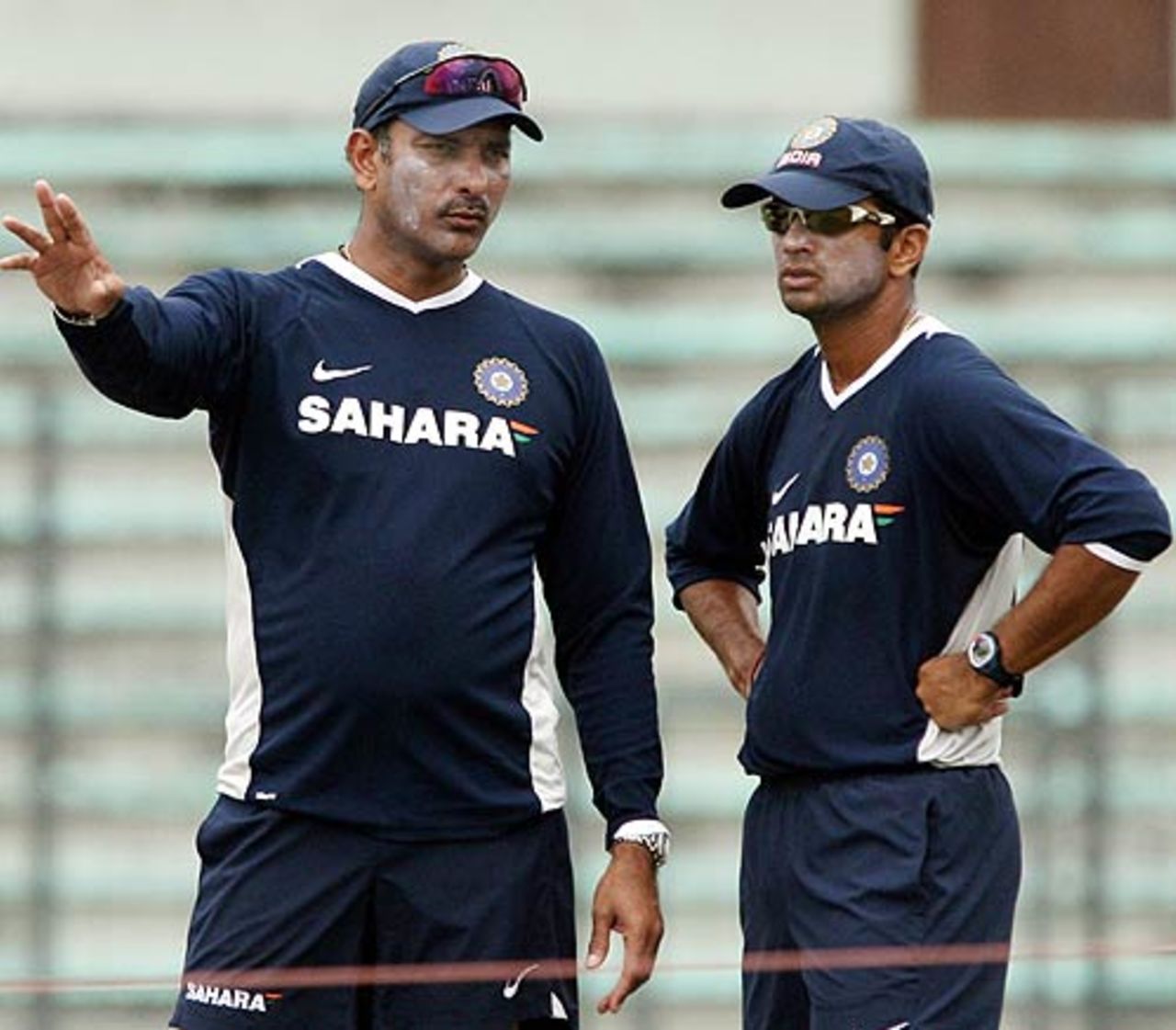 Ravi Shastri and Rahul Dravid chat during a practise session, Dhaka, May 24, 2007