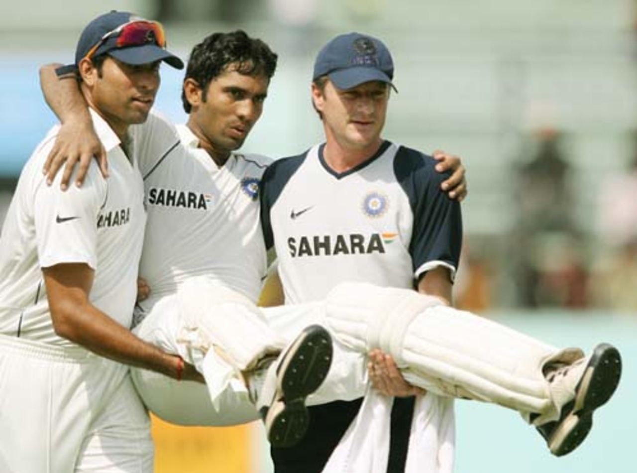 Dinesh Karthik is carried off the field by VVS Laxman and physio John Gloster, Bangladesh v India, 2nd Test, Mirpur, 1st day, May 25,2007