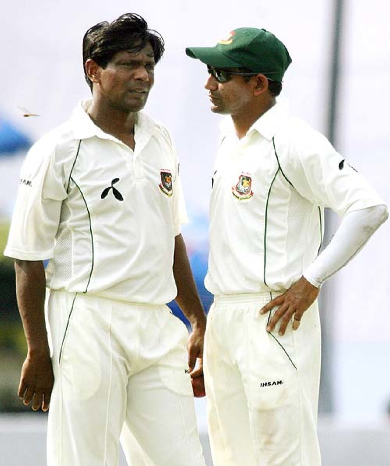 Habibul Bashar discusses strategy with team mate Mohammad Rafique, Bangladesh v India, 2nd Test, Mirpur, 1st day, May 25, 2007