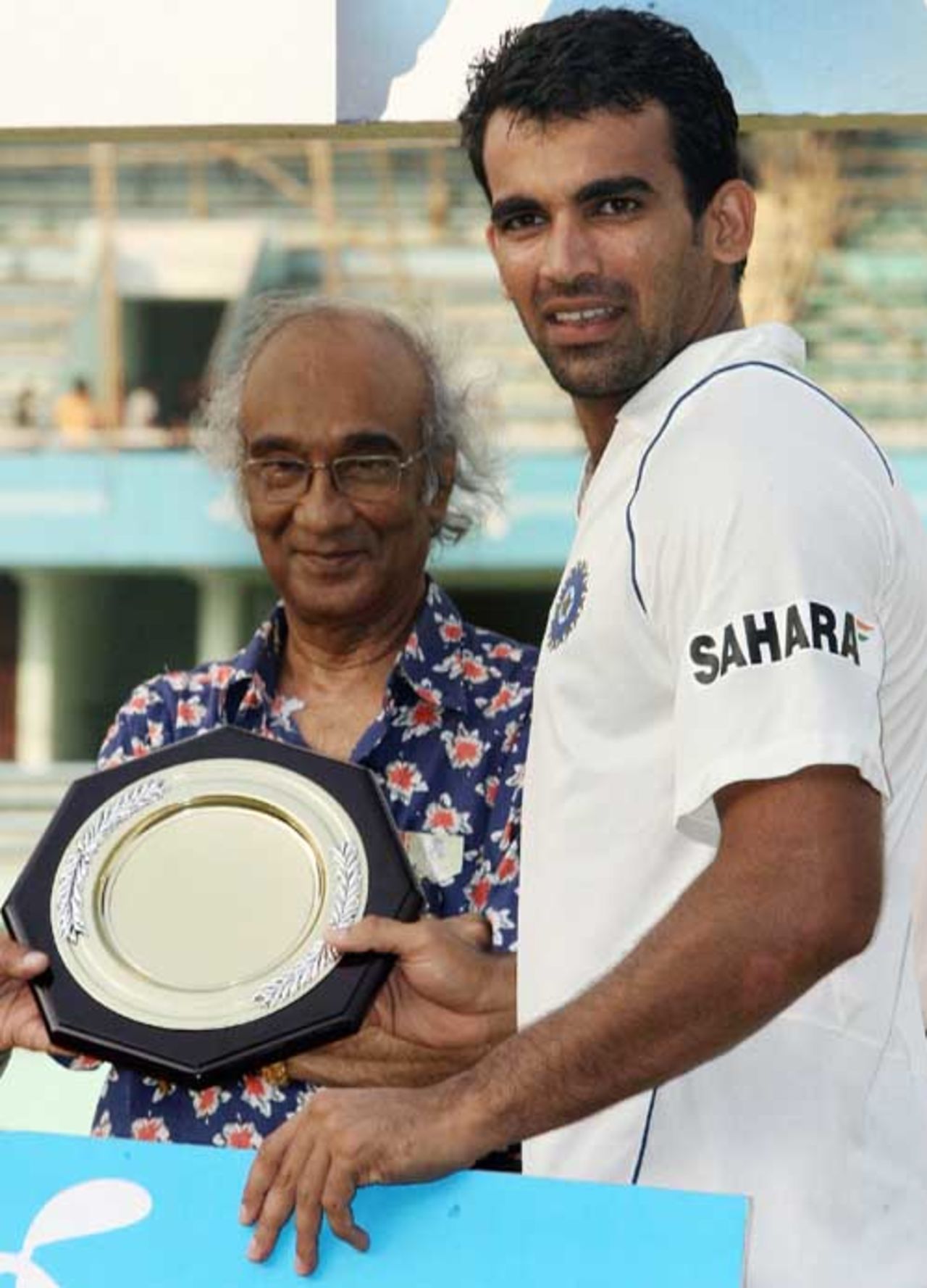 Zaheer Khan accepts the Man of the Match award after bowling India to victory in the second Test against Bangladesh, Bangladesh v India, 2nd Test, 3rd day, Mirpur, May 27, 2007