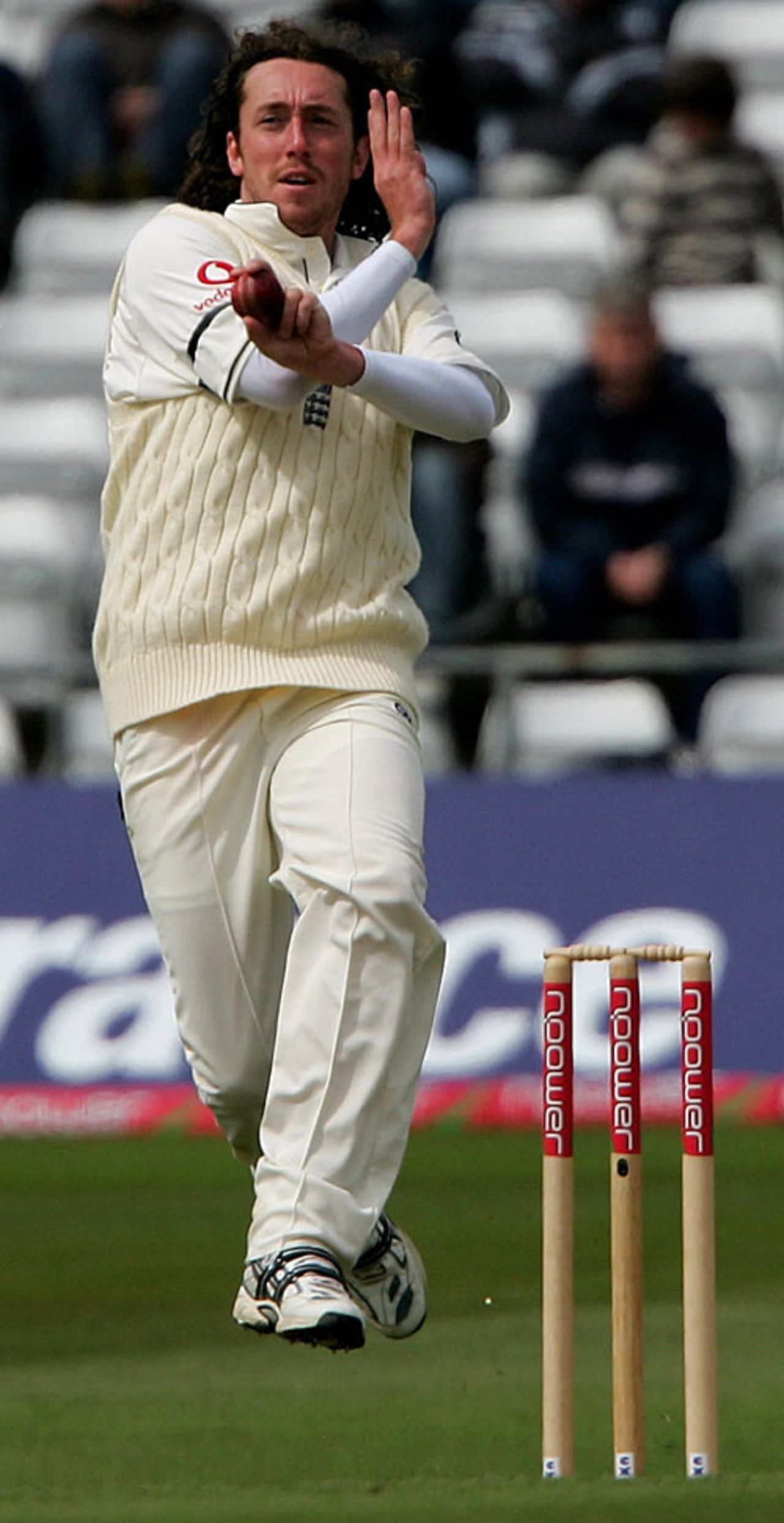 Ryan Sidebottom approaches his delivery stride, England v West Indies, 2nd Test, Headingley, May 28, 2007
