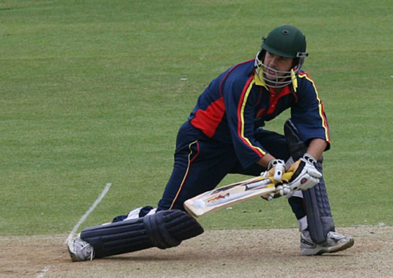 Alan Duncan reverse sweeps on his way to 40*, MCC v Europe, Lord's, June 7, 2007