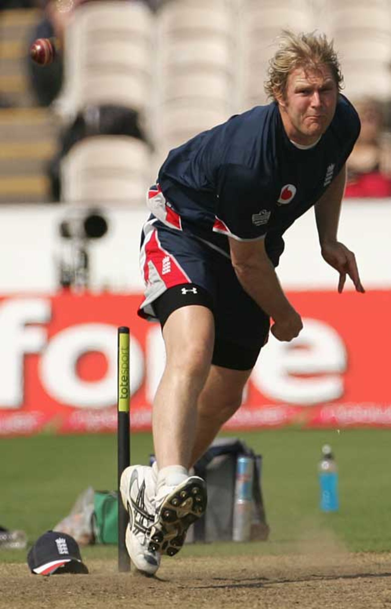 Matthew Hoggard joined his England team-mates on the third day at Old Trafford, England v West Indies, 3rd Test, Old Trafford, June 9, 2007