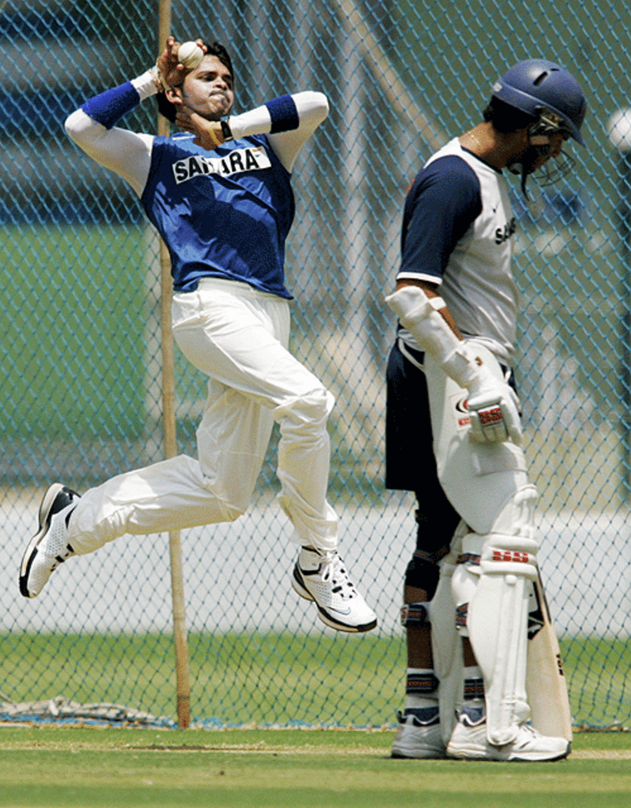 Sreesanth bowls at the conditioning camp, Bangalore, June 14, 2007
