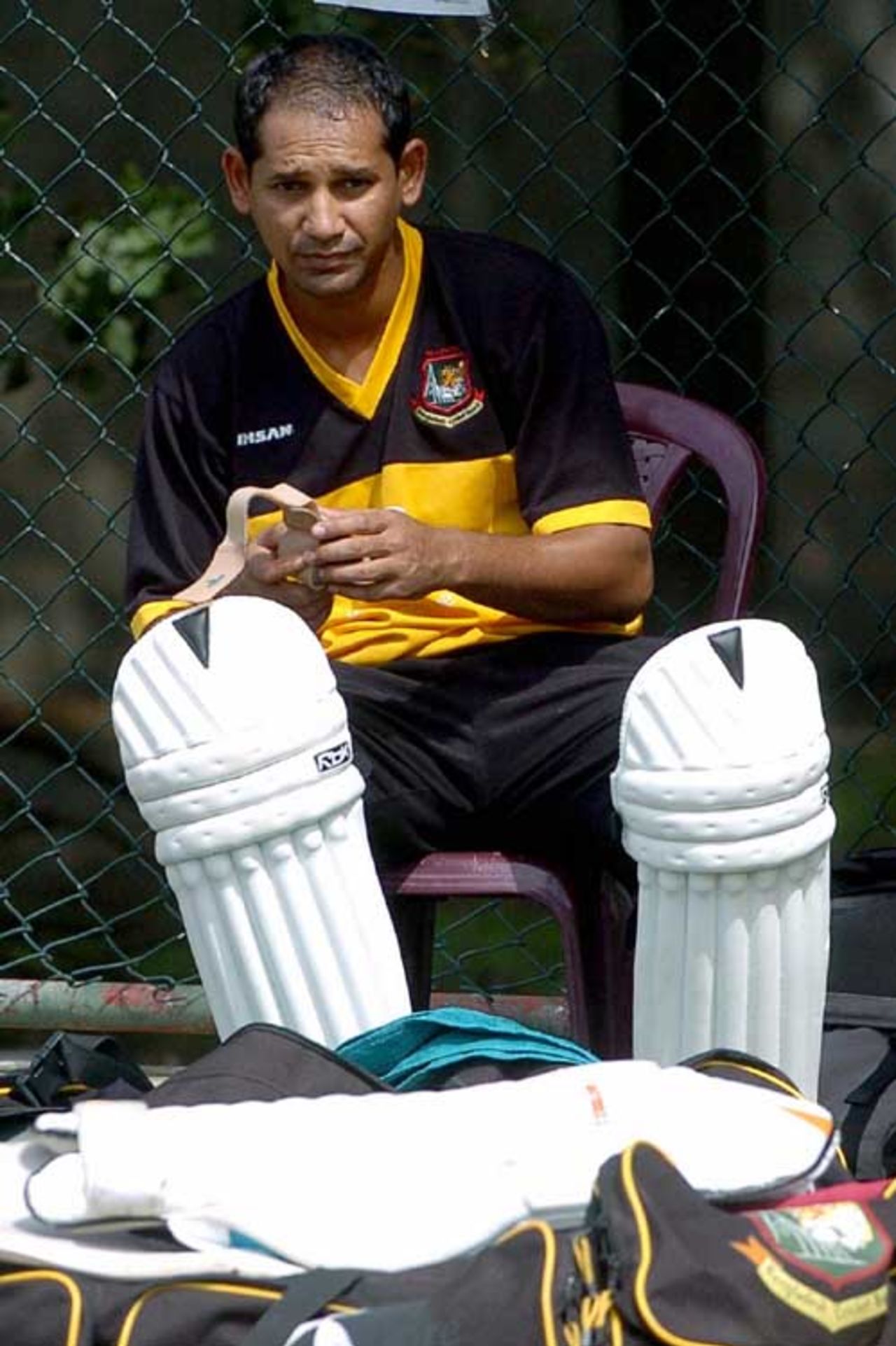 Habibul Bashar pads up before net practice at R Premadasa Stadium in Colombo, 19 June 2007
