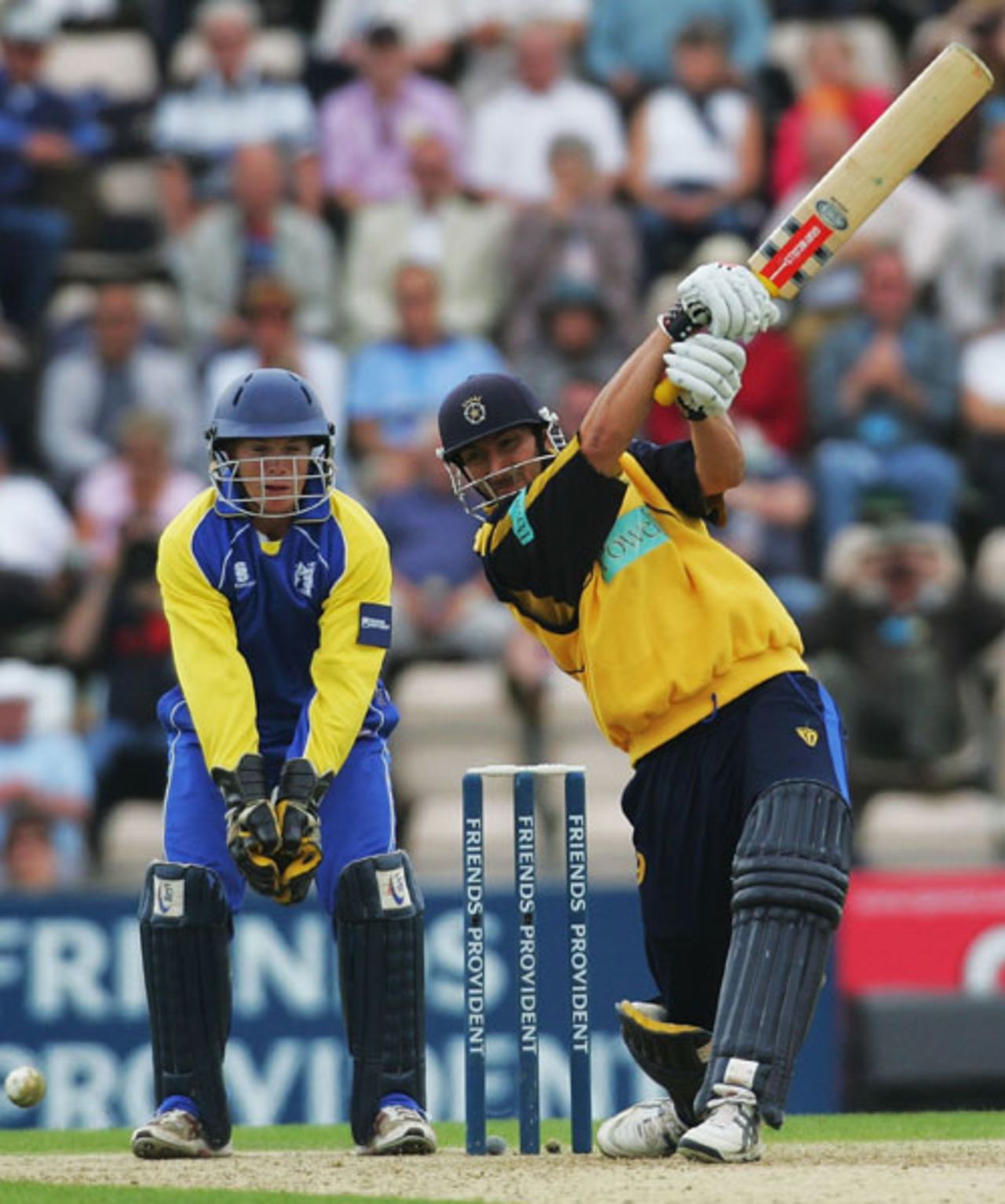 Nic Pothas hits out at the end of the innings, Hampshire v Warwickshire, Friends Provident Trophy semi-final, Southampton, June 20, 2007