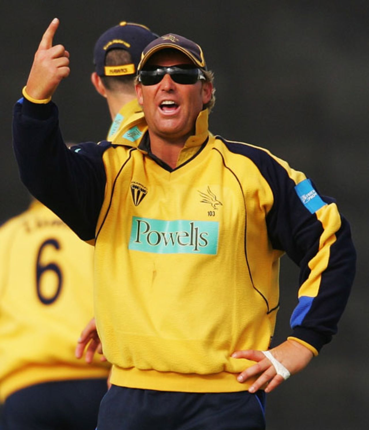 Shane Warne commands his troops, Hampshire v Warwickshire, Friends Provident Trophy semi-final, Southampton, June 20, 2007
