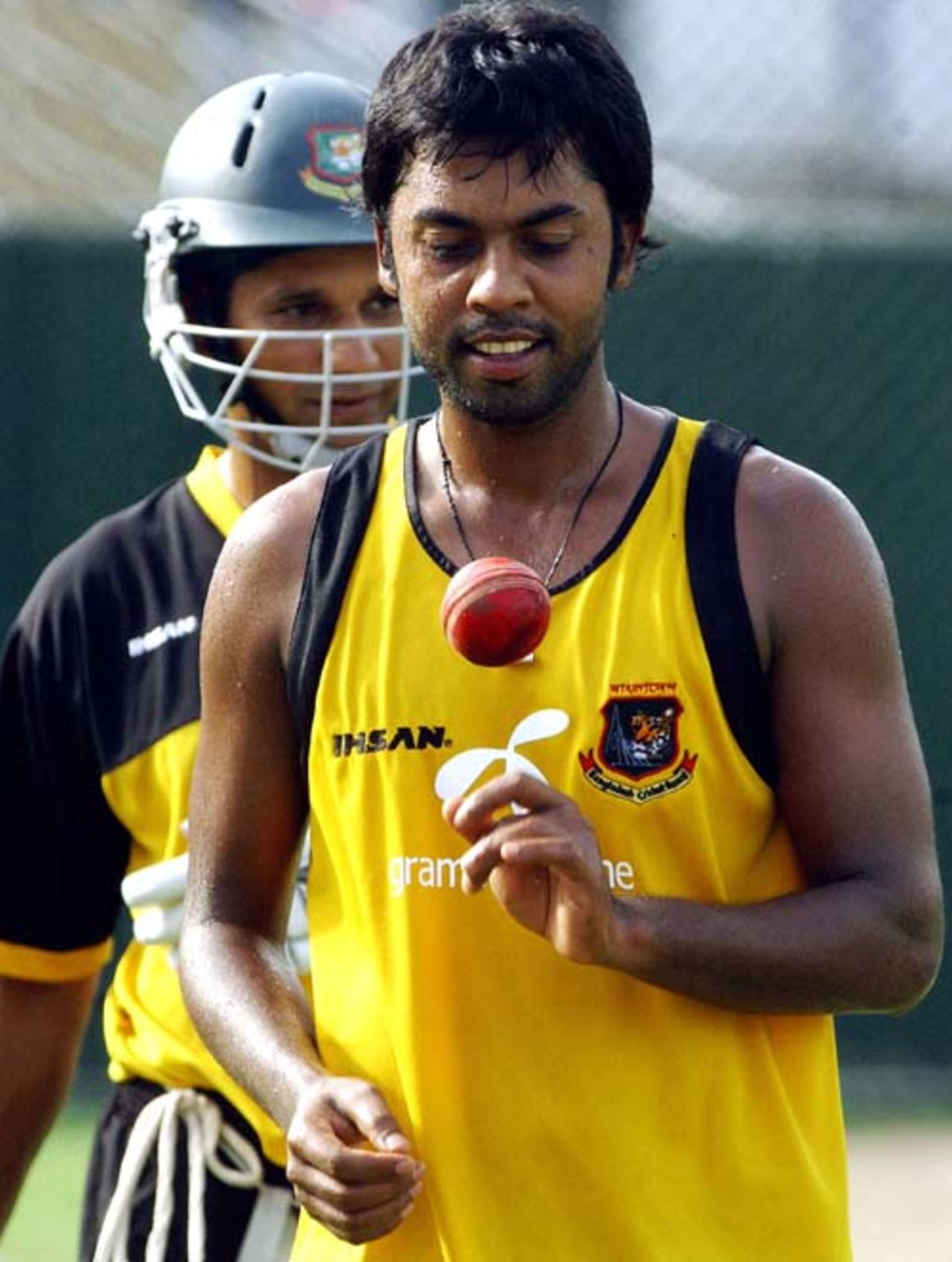Syed Rasel gets his hands on the ball as team-mate Habibul Bashar looks on during a practice session at the Sinhalese Sports Club, Colombo, June 24, 2007
