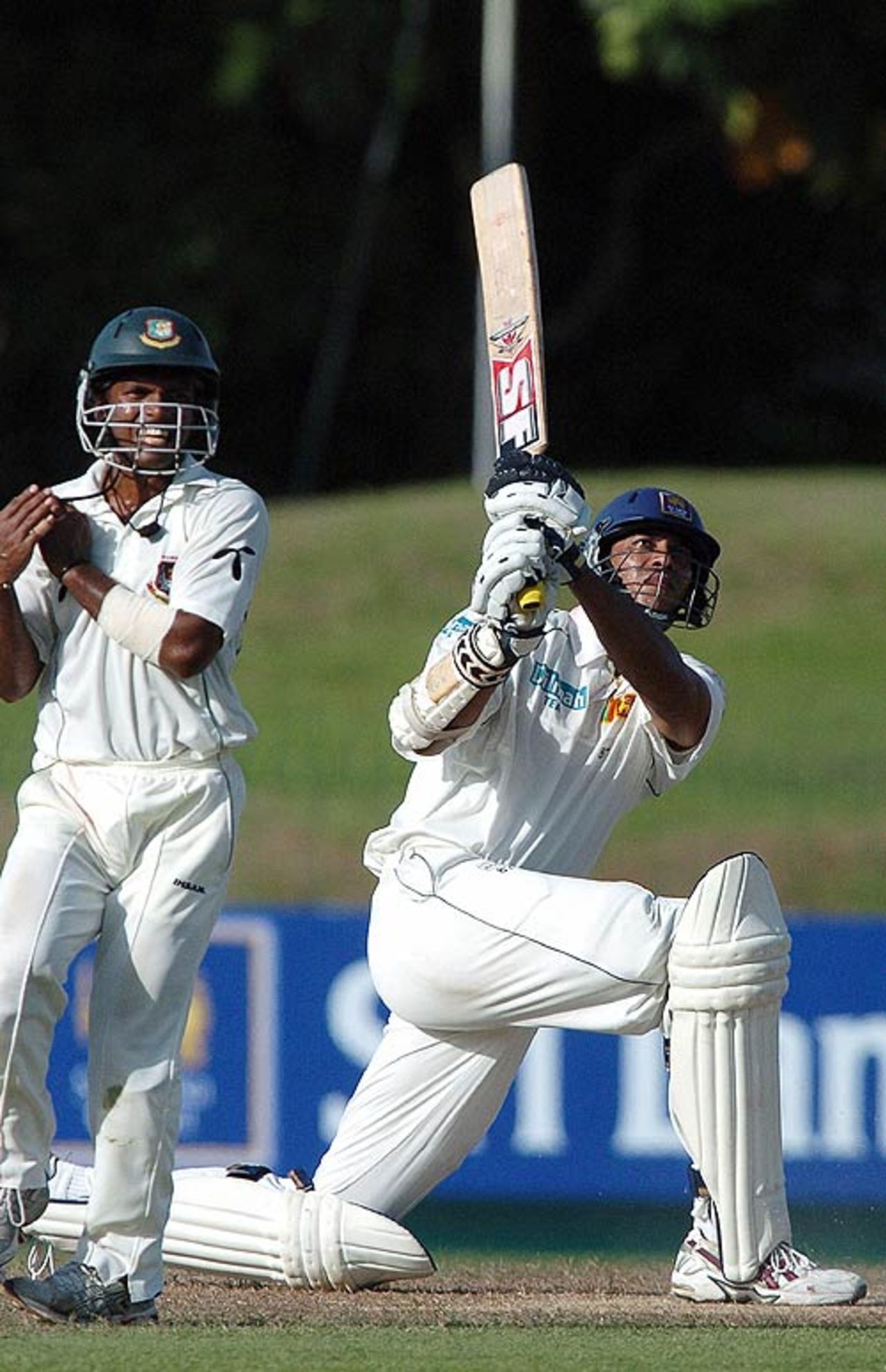 Michael Vandort lofts one over midwicket, Sri Lanka v Bangladesh, 1st Test, Colombo, 1st day, June 25, 2007