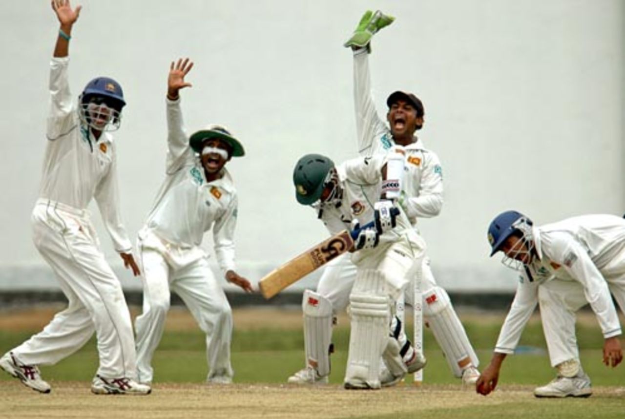 Javed Omar survives an optimistic shout for leg before, Sri Lanka v Bangladesh, 1st Test, Colombo (SSC), 3rd day, June 27, 2007