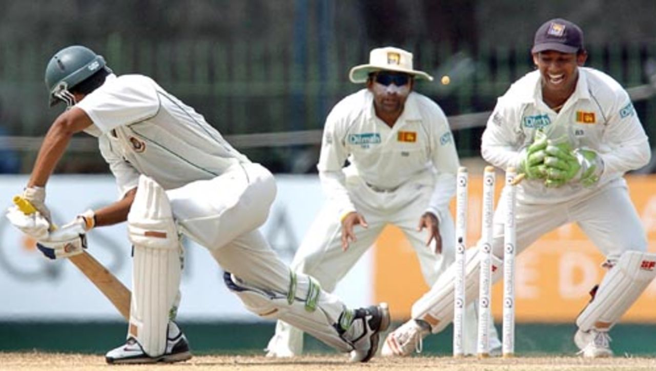 Captain Mahela Jayawardene watches while Prasanna Jayawardene whips off the bails to catch Shahadat Hossain outside the crease, Sri Lanka v Bangladesh, 1st Test, Colombo, 4th day, June 28, 2007