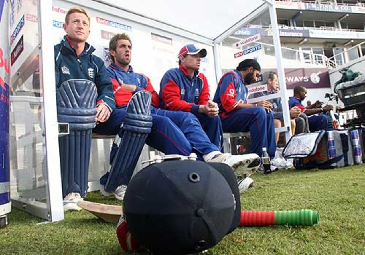 Paul Collingwood and the England bench look on pensively, England v West Indies, Twenty20, The Oval, June 28, 2007