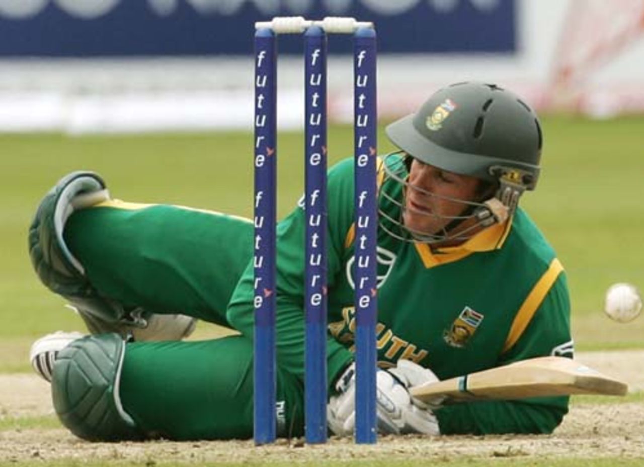 Mark Boucher goes to ground after missing a pull shot, India v South Africa, 2nd ODI, Belfast, June 29, 2007
