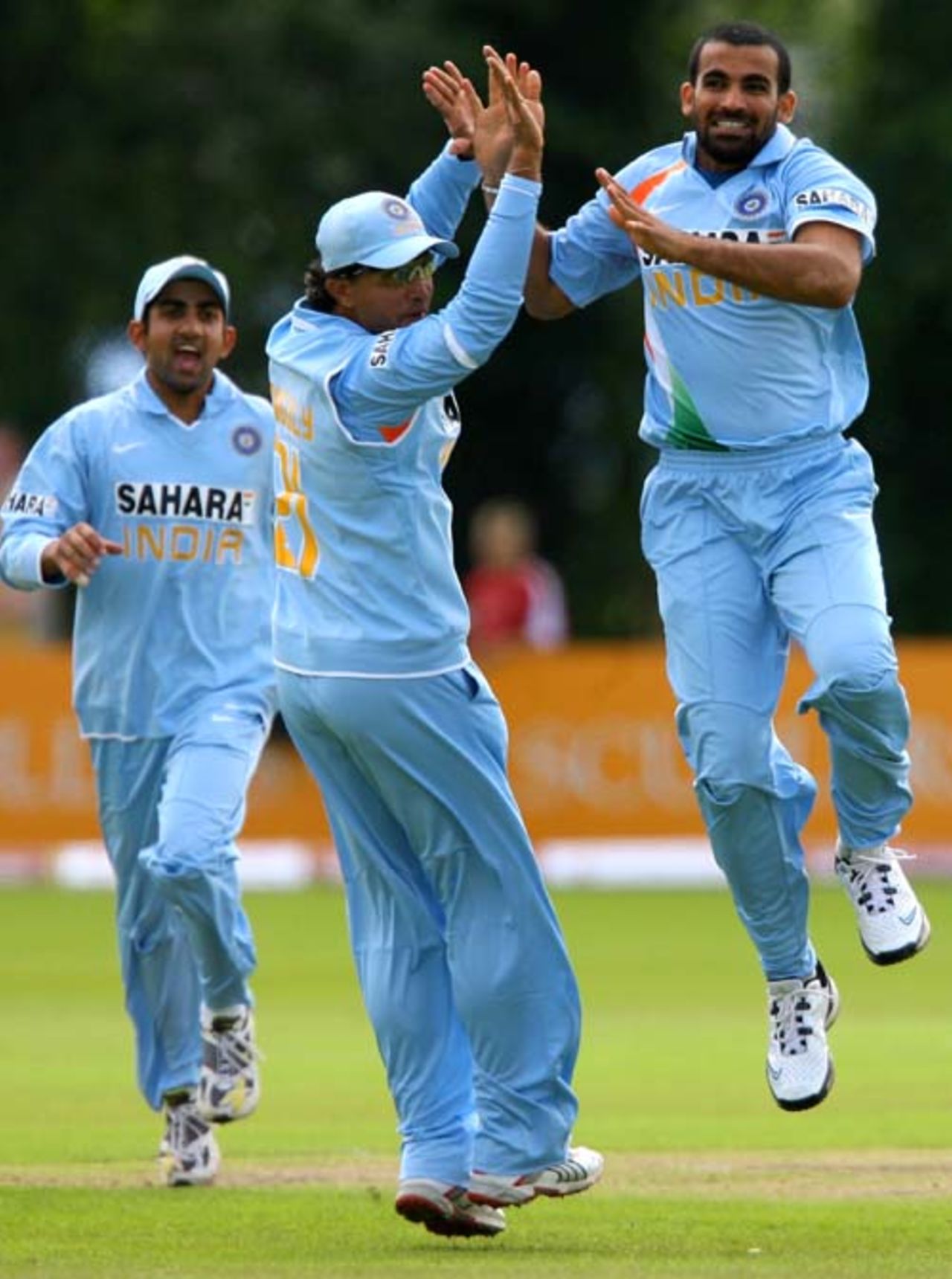 Zaheer Khan and Sourav Ganguly celebrate a strike but the appeal was turned down much to India's dismay, India v South Africa, 3rd ODI, Belfast, July 1, 2007