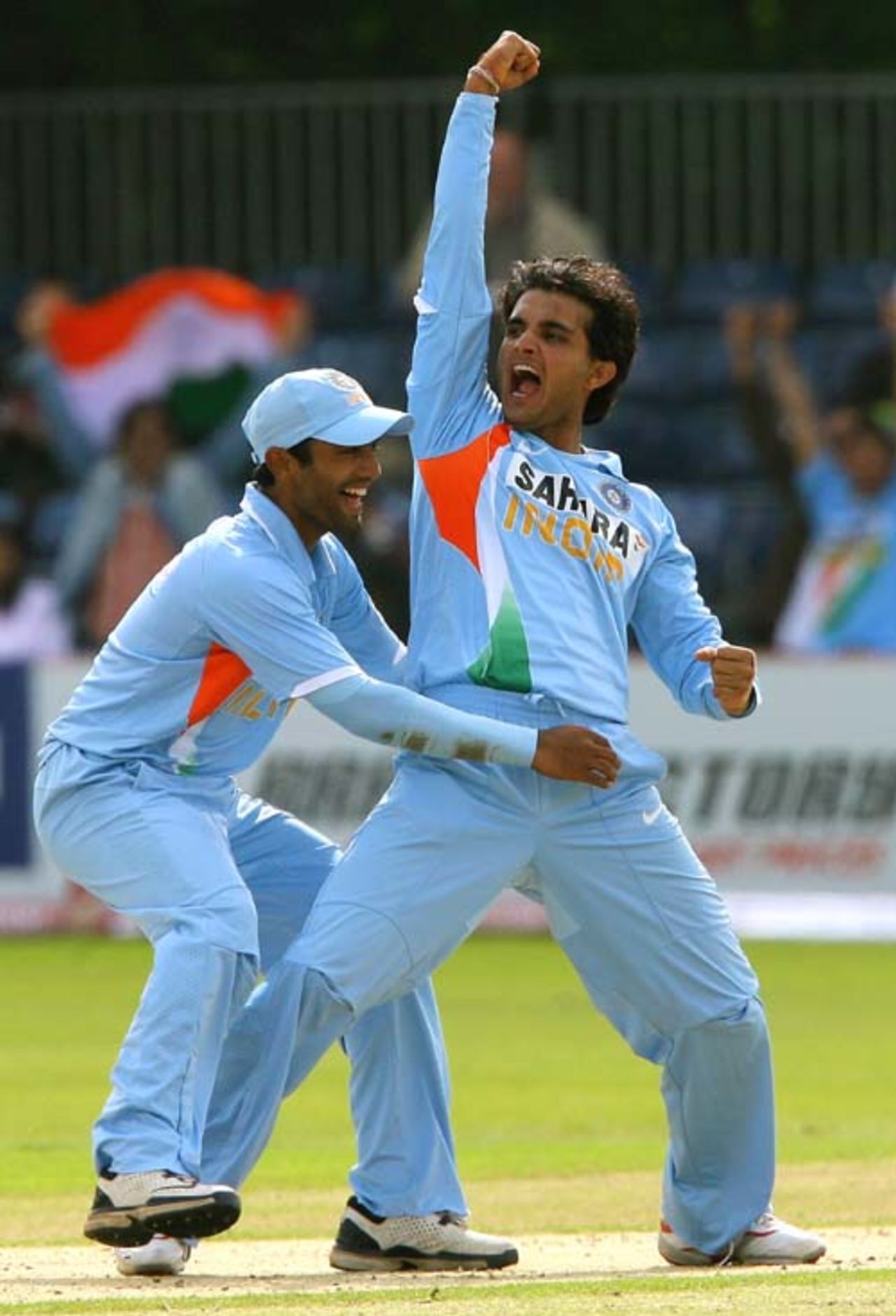 Sourav Ganguly and Dinesh Karthik are elated after bagging JP Duminy's wicket, India v South Africa, 3rd ODI, Belfast, July 1, 2007