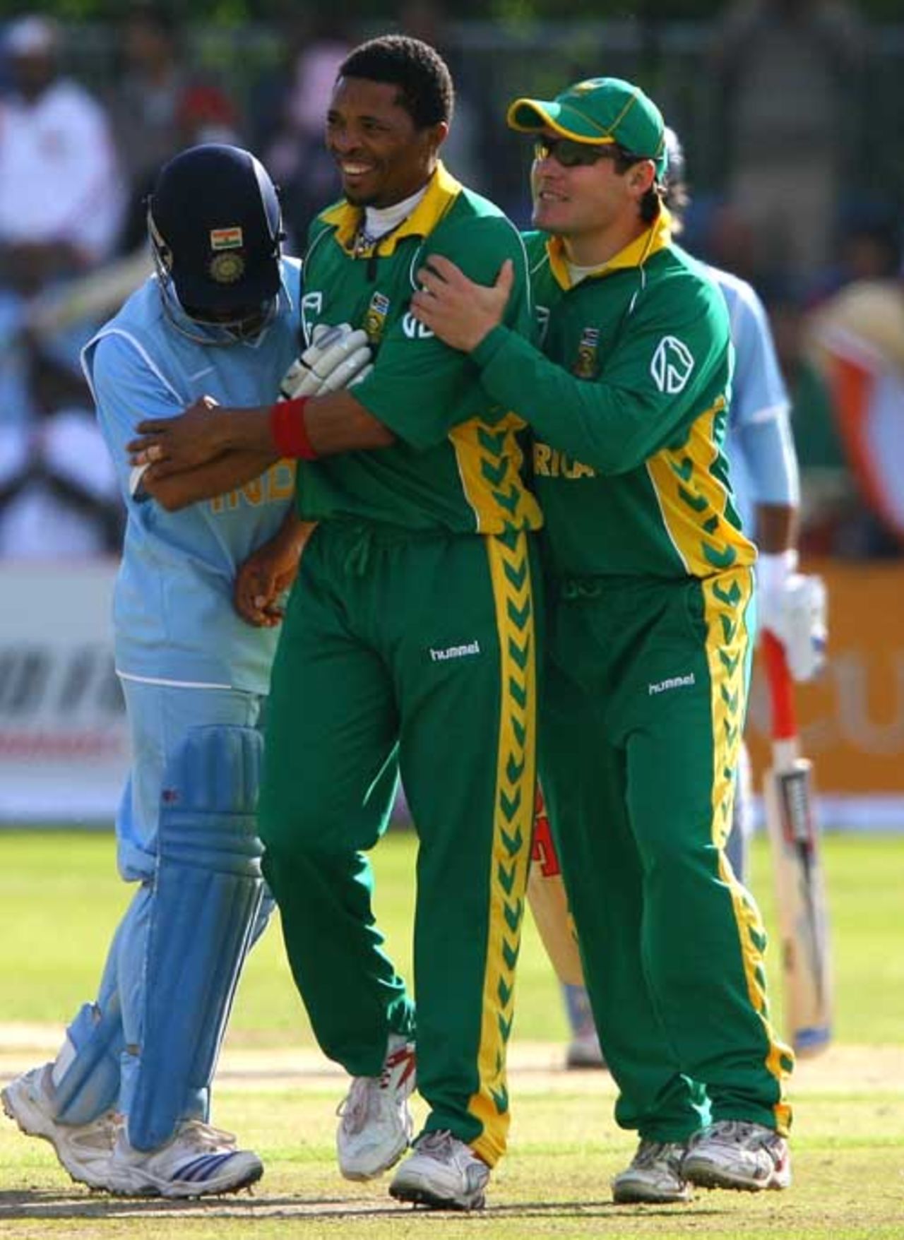 Makhaya Ntini is congratulated by Morne Van Wyk after dismissing Sachin Tendulkar early, India v South Africa, 3rd ODI, Belfast, July 1, 2007
