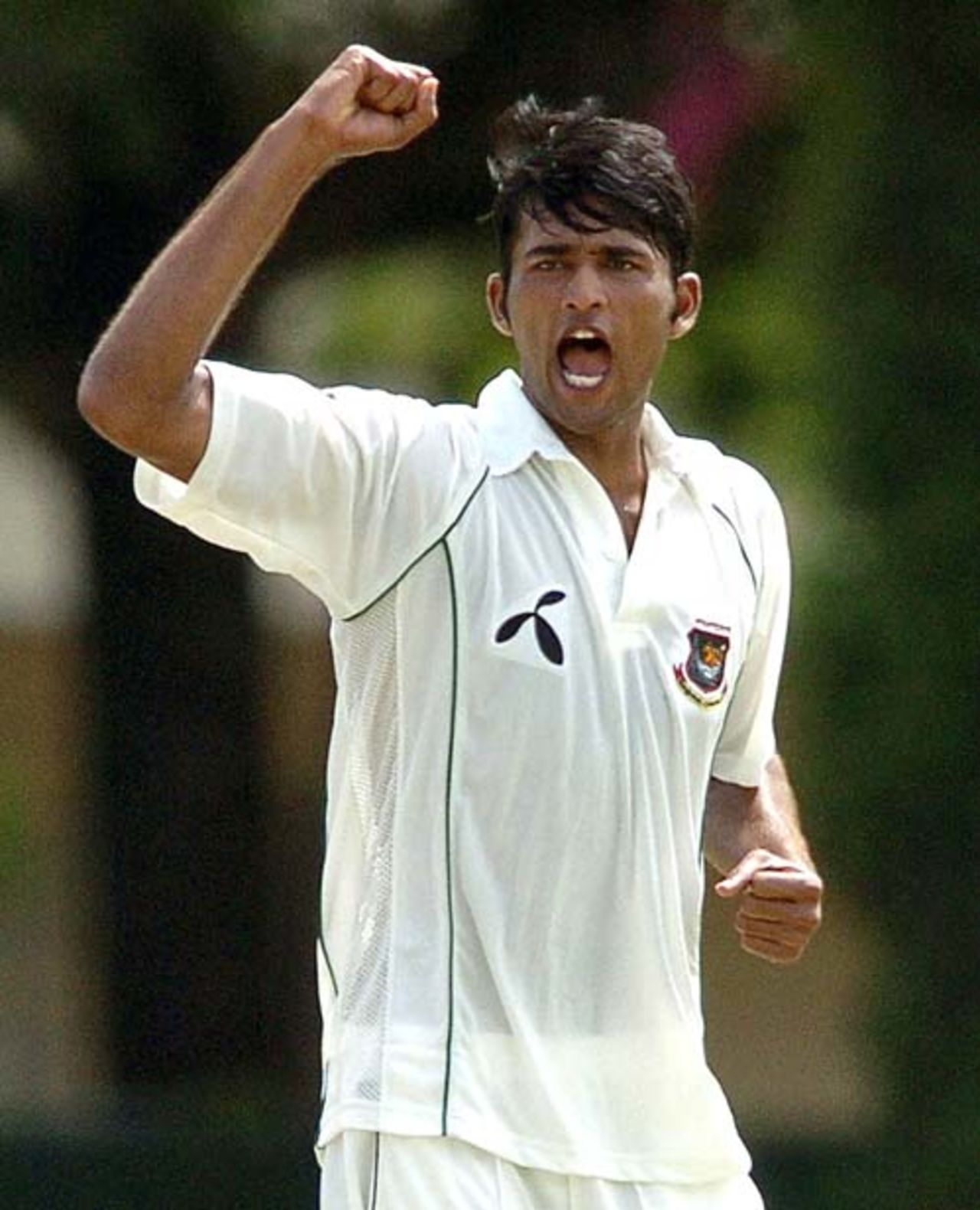 Shahadat Hossain celebrates after dismissing  Malinda Warnapura, Sri Lanka v Bangladesh, 2nd Test, P Saravanamuttu Stadium, Colombo, 2nd day, July 4, 2007 

