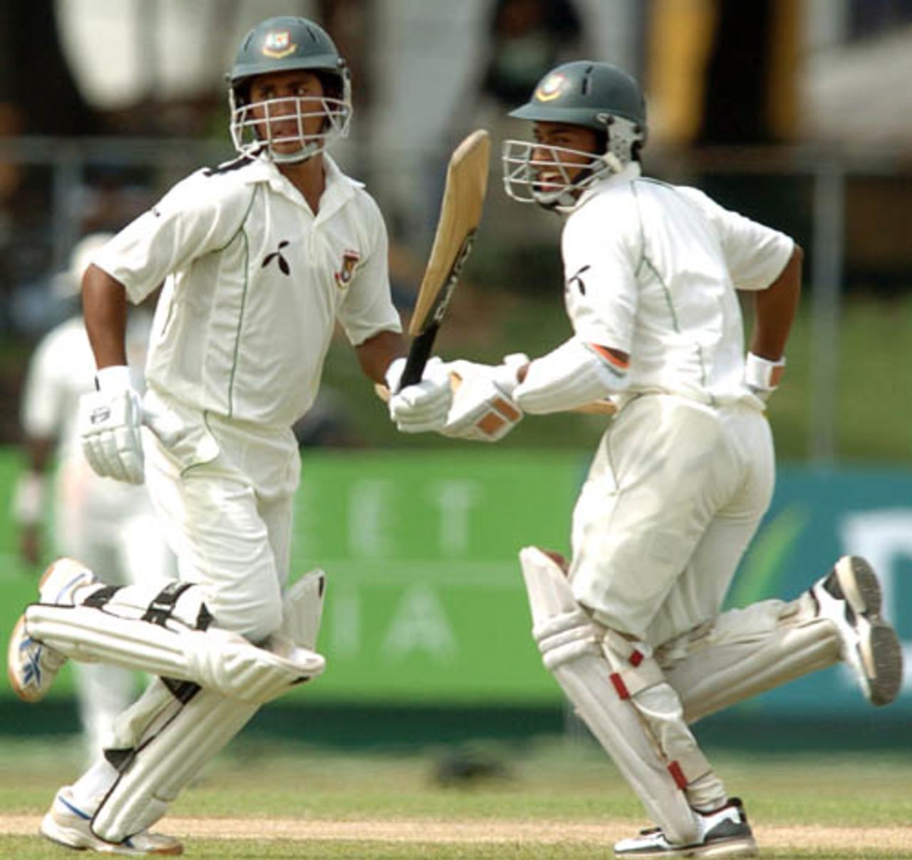 Mohammad Ashraful  and Mushfiqur Rahim kept the Sri Lankan bowlers at bay during their 191-run partnership, Sri Lanka v Bangladesh, 2nd Test, 3rd day, Colombo, July 5, 2007