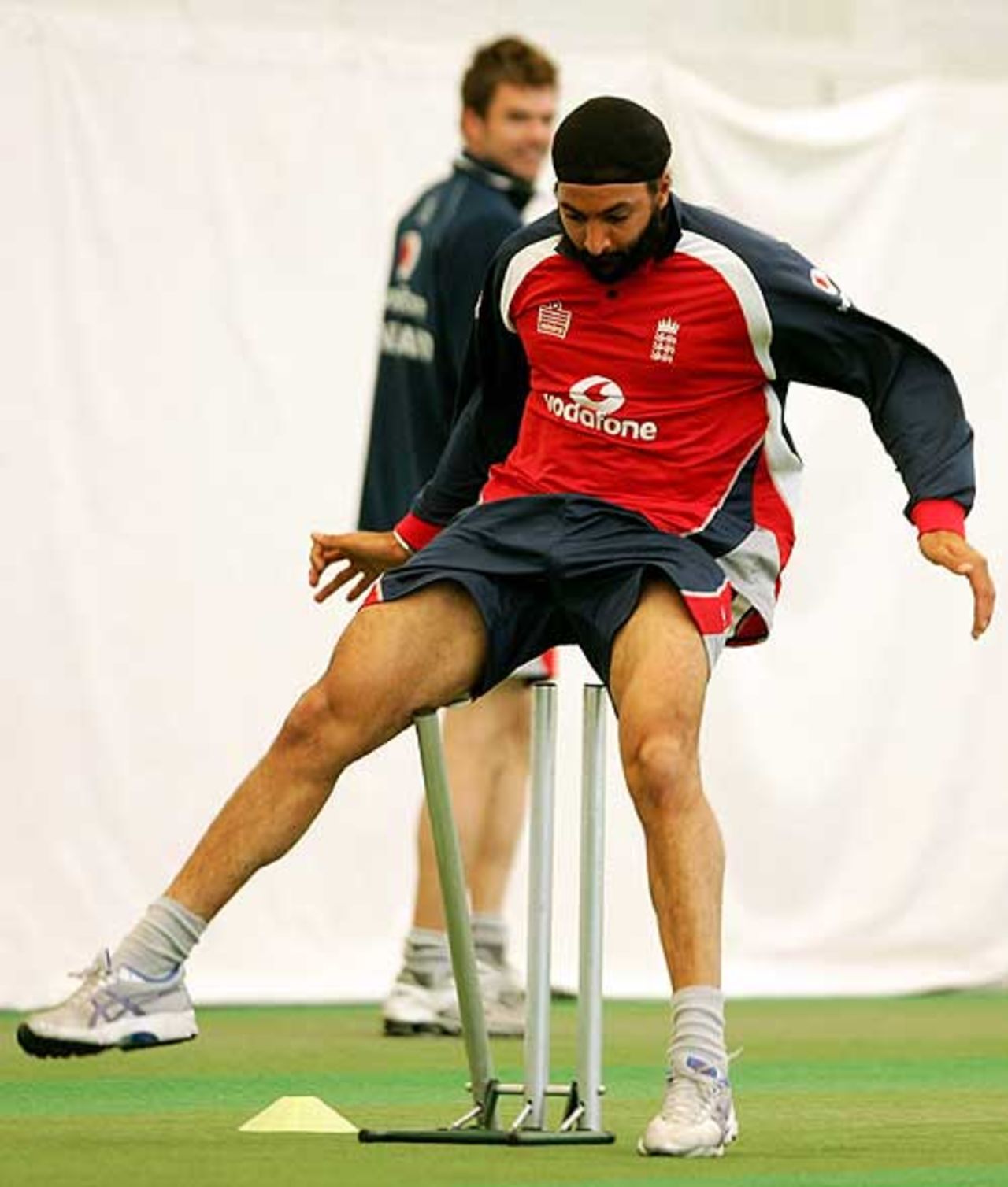 Monty Panesar in the indoor nets at Loughborough ahead of the 3rd ODI between England and West Indies at Trent Bridge, July 6, 2007