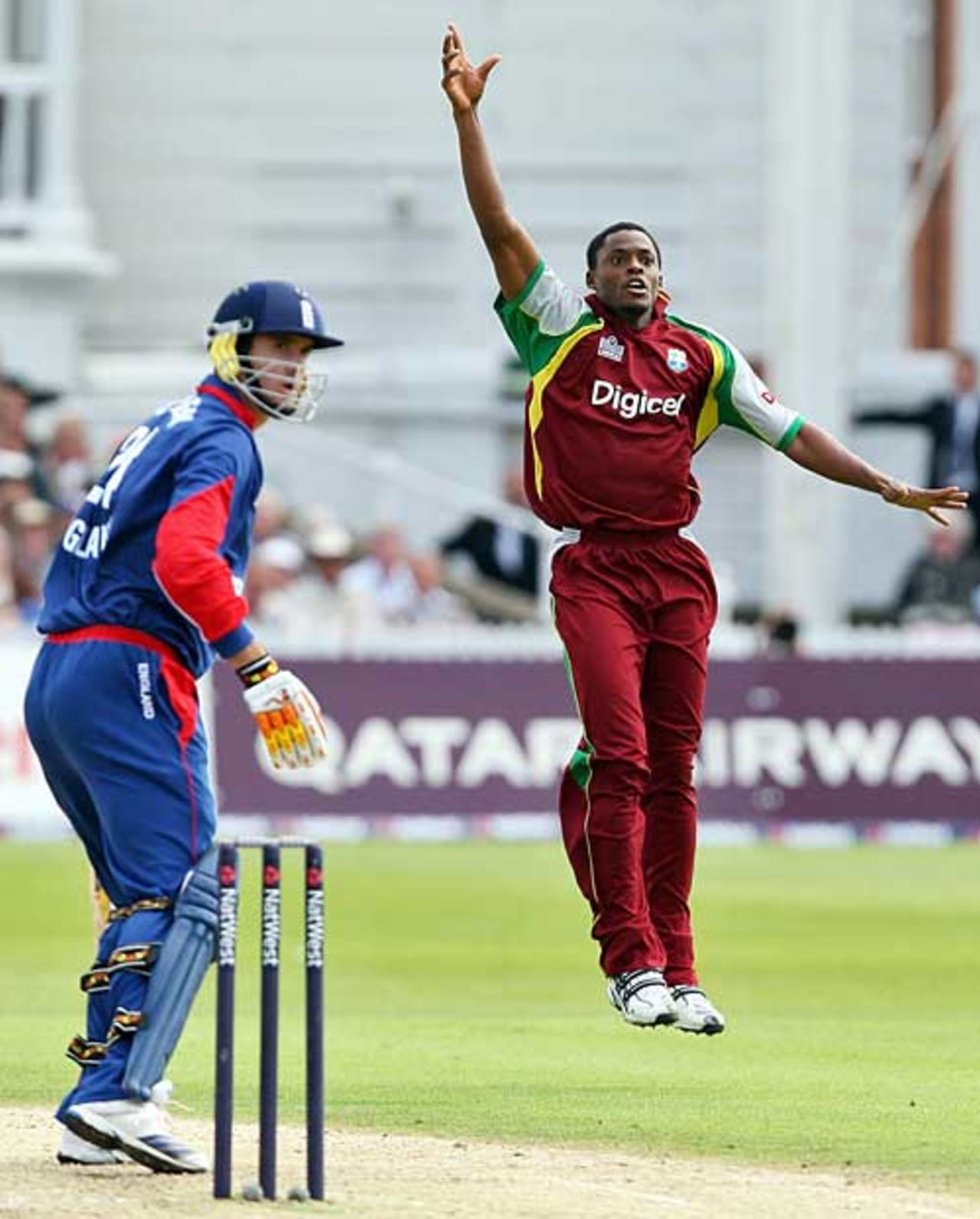 Daren Powell continues his inspired spell with Kevin Pietersen's scalp, England v West Indies, 3rd ODI, Trent Bridge, July 7, 2007