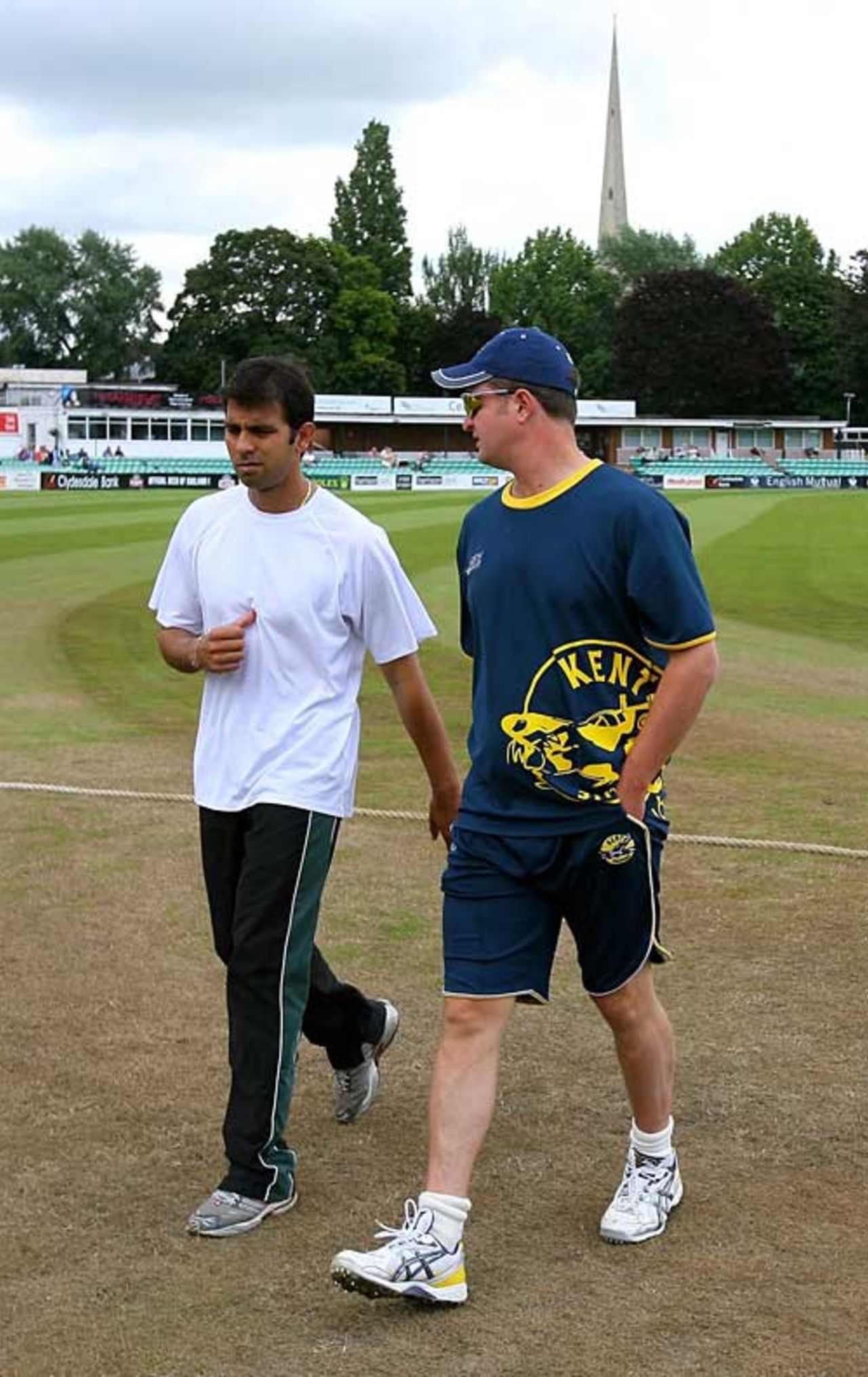 Vikram Solanki and Robert Key walk off a damp New Road after the second day of the Championship match was abandoned, Worcestershire v Kent, County Championship, New Road, July 9, 2007