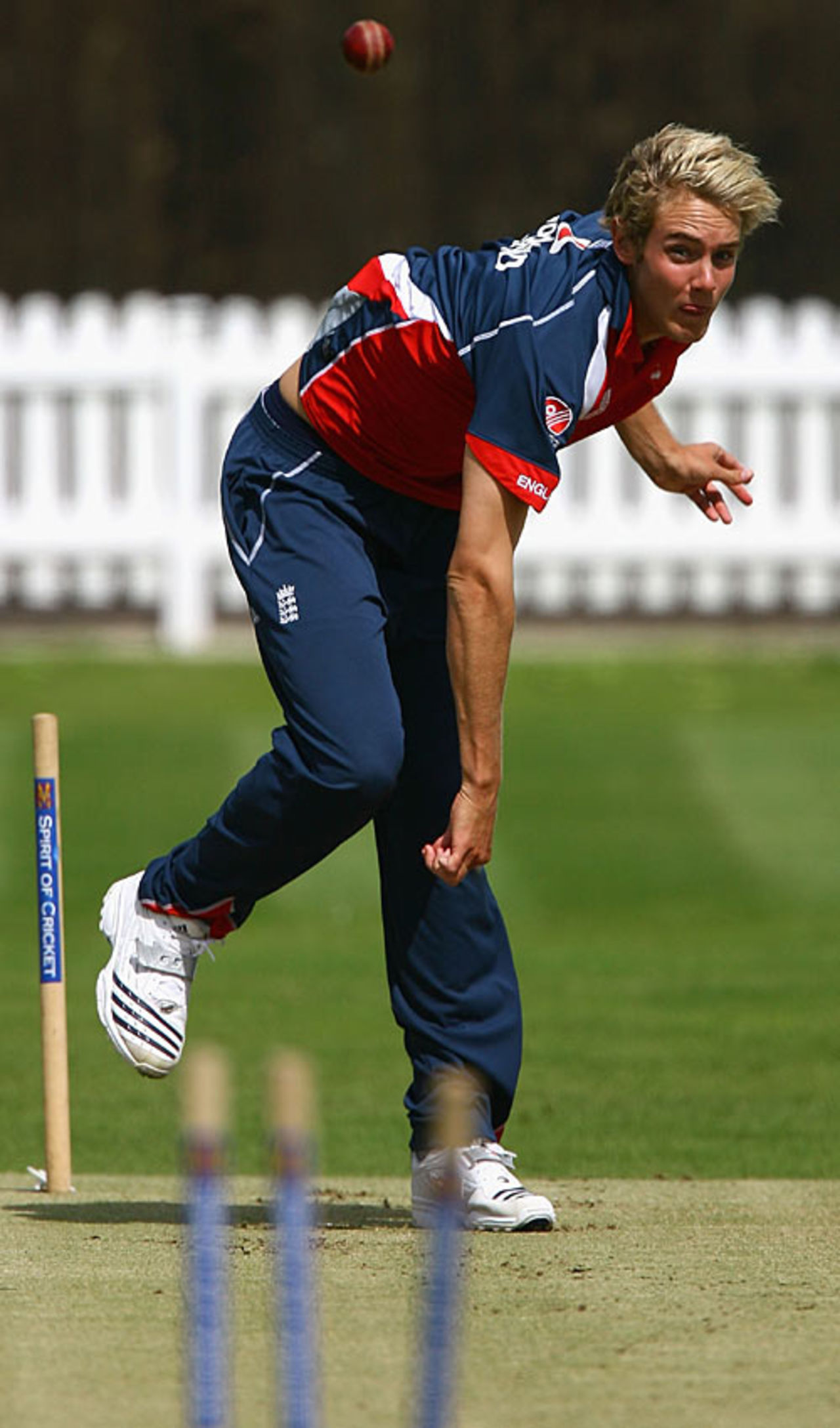 Bullseye: Stuart Broad hits the stumps during a training session, England v India, 1st Test, Lord's, July 18, 2007