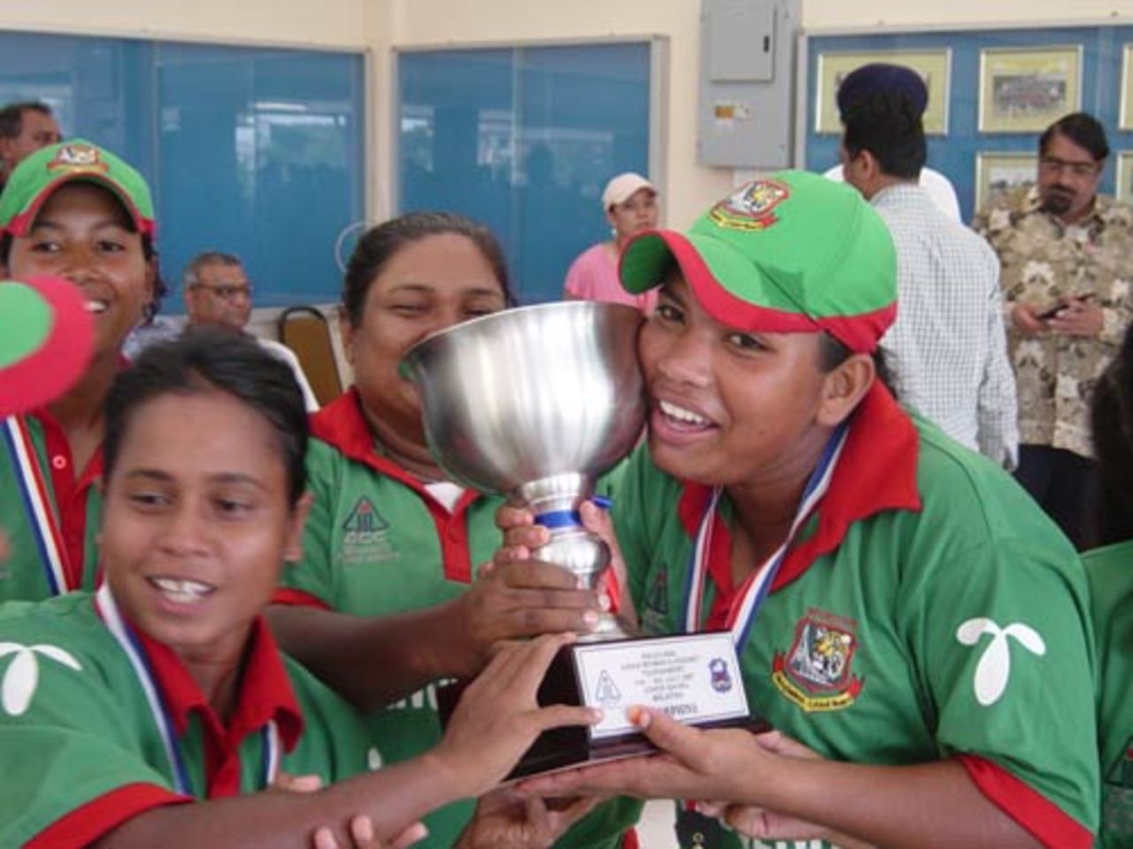 Reshma, Papiya, Tajkia and Shamima with the Trophy, Bangladesh v Nepal, ACC tournament, Johor, July 18, 2007