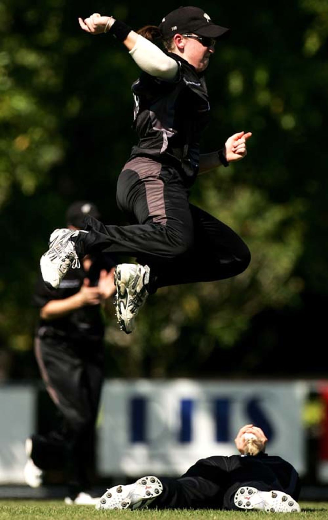 Maria Fahey celebrates a wicket, Australia v New Zealand, women's Twenty20, Gardens Oval, Darwin, July 19, 2007