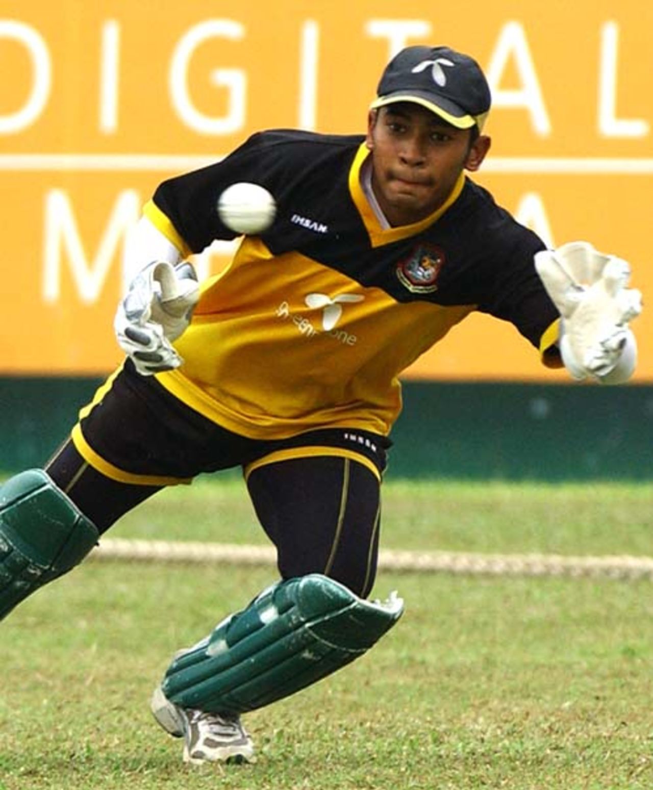 Bangladesh wicketkeeper Mushfiqur Rahim lunges to collect the ball during practice a day ahead of the first ODI against Sri Lanka, Colombo, July 19, 2007