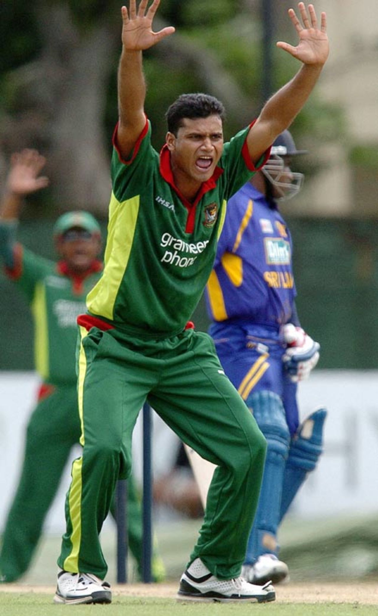 Mashrafe Mortaza bowled an excellent opening spell in which he nailed Kumar Sangakkara, Sri Lanka v Bangladesh, 1st ODI, Colombo, July 20, 2007