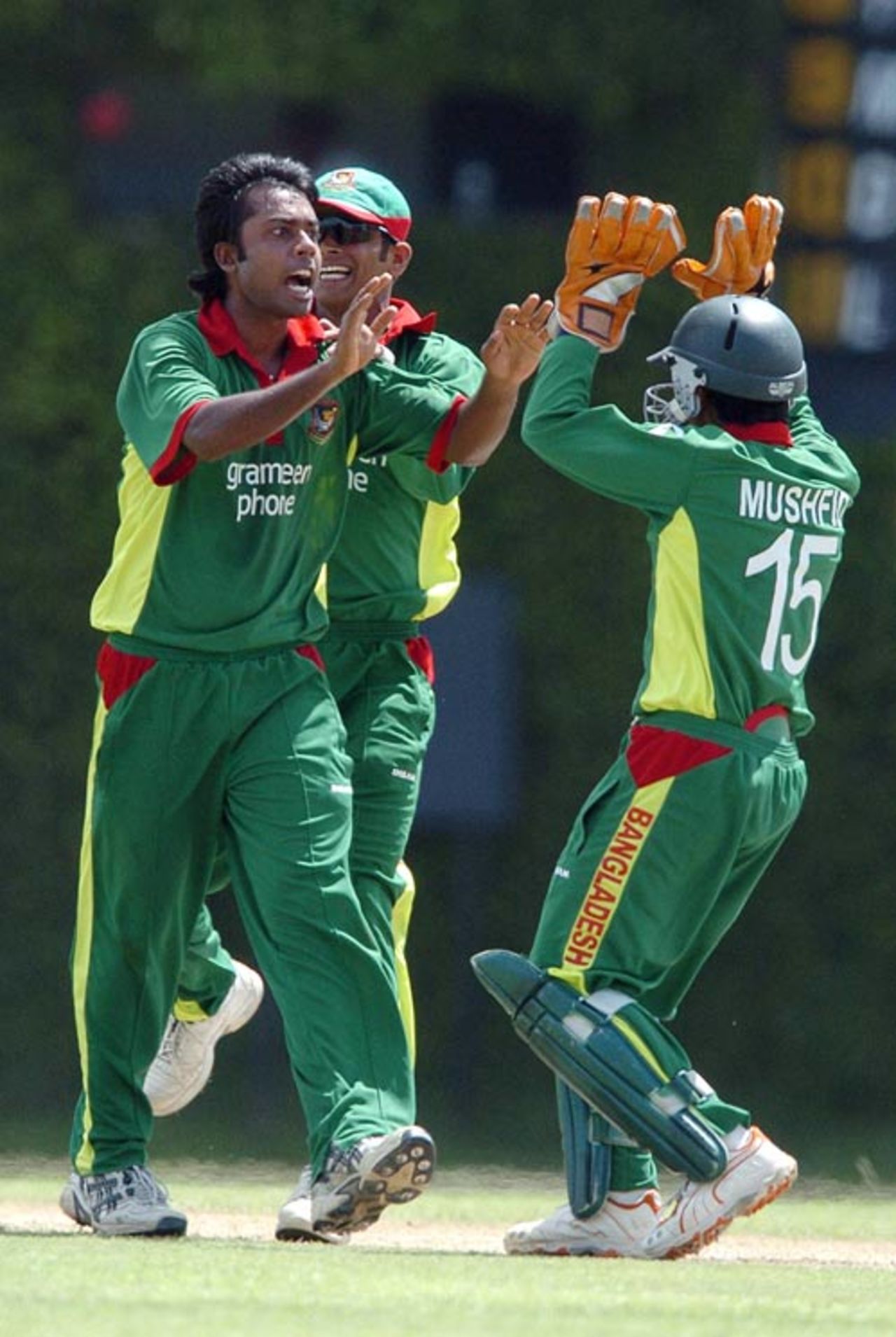 Syed Rasel celebrates the dismissal of Sanath Jayasuriya, Sri Lanka v Bangladesh, 1st ODI, Colombo, July 20, 2007
