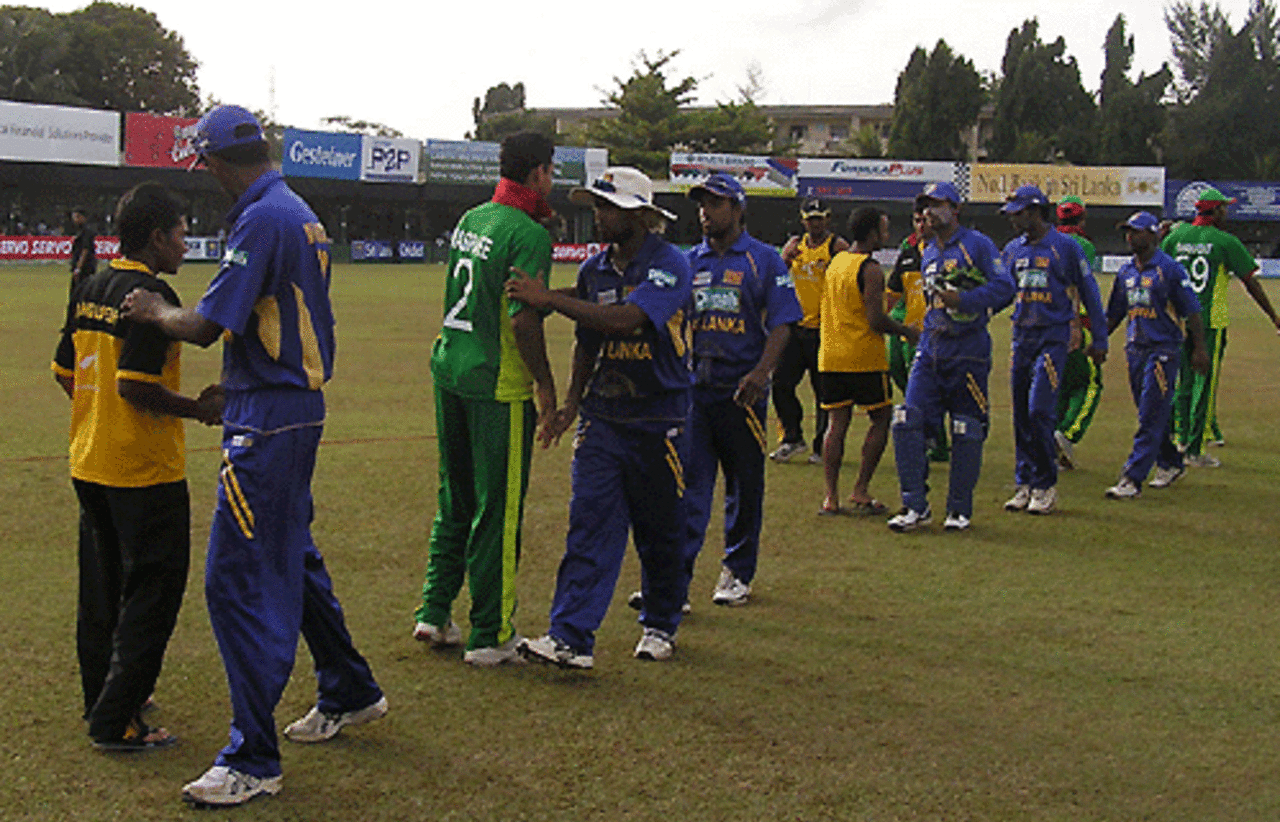 Bangladesh players congratulate the Sri Lankans after Sri Lanka won the first ODI by 70 runs, Sri Lanka v Bangladesh, 1st ODI, Colombo, July 20, 2007