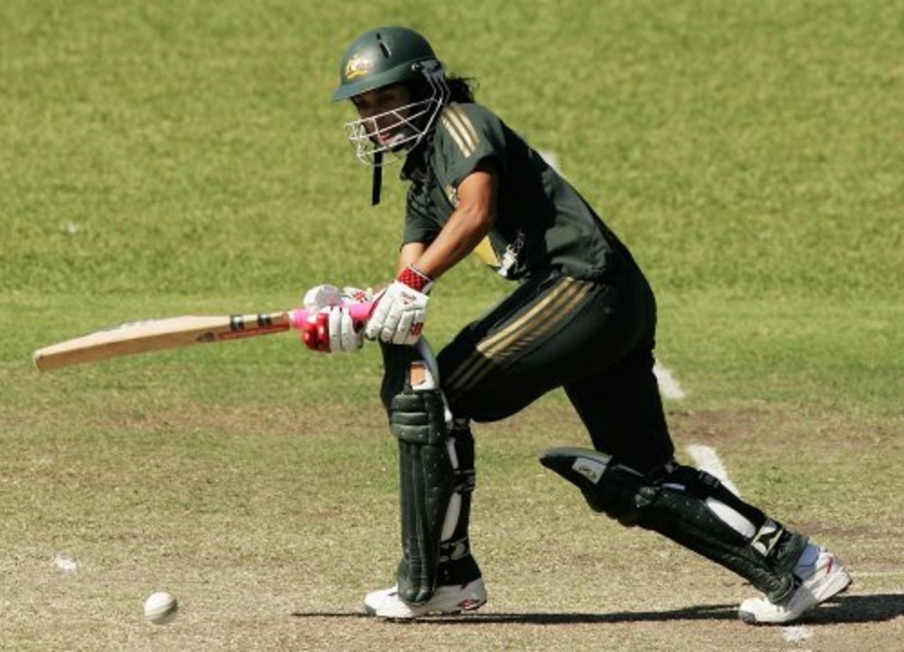 Lisa Sthalekar flicks during her 24-run knock, Australia women v New Zealand women, 2nd ODI, Darwin, July 22, 2007