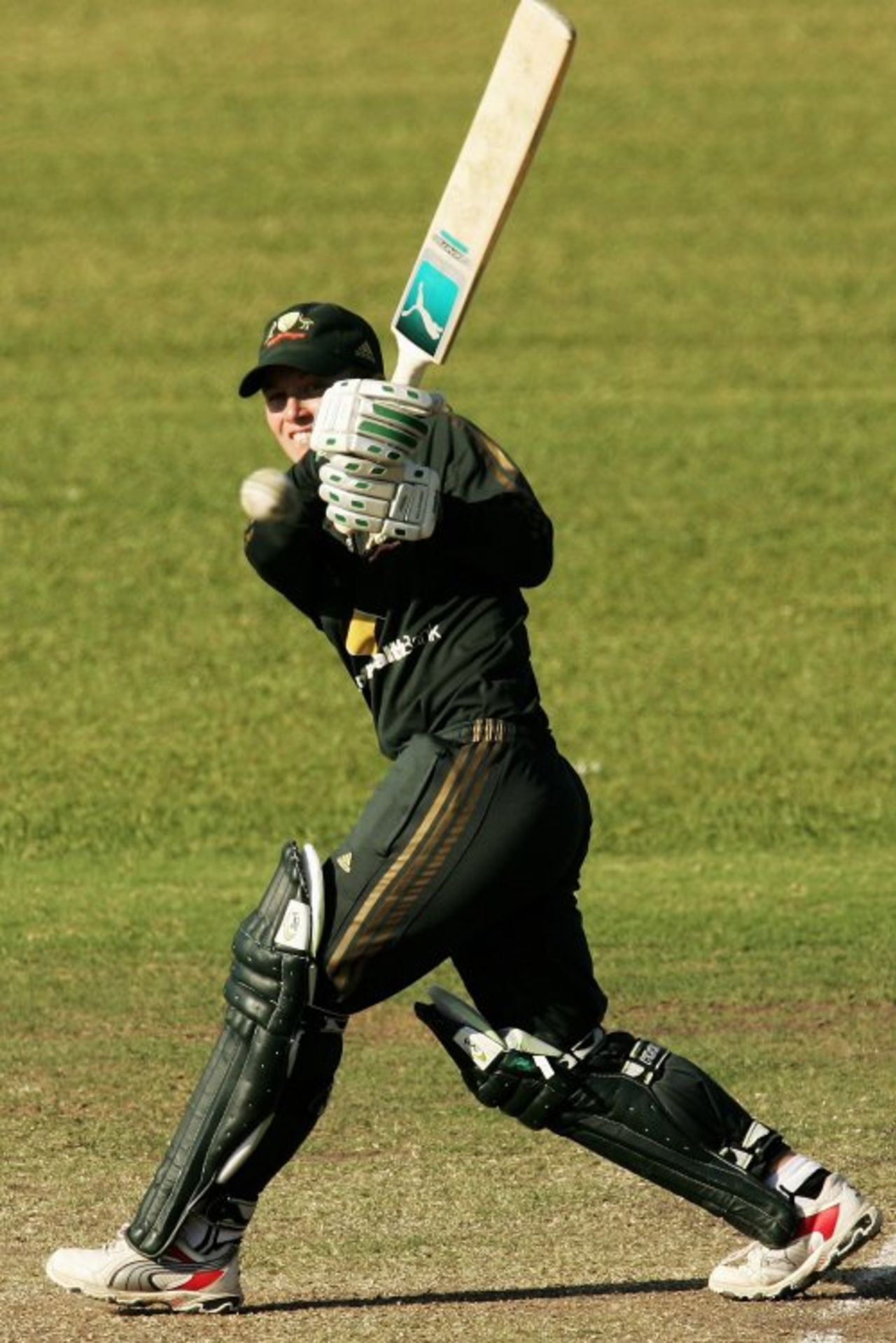 Jodie Purves pulls the ball, Australia women v New Zealand women, 2nd ODI, Darwin, July 22, 2007